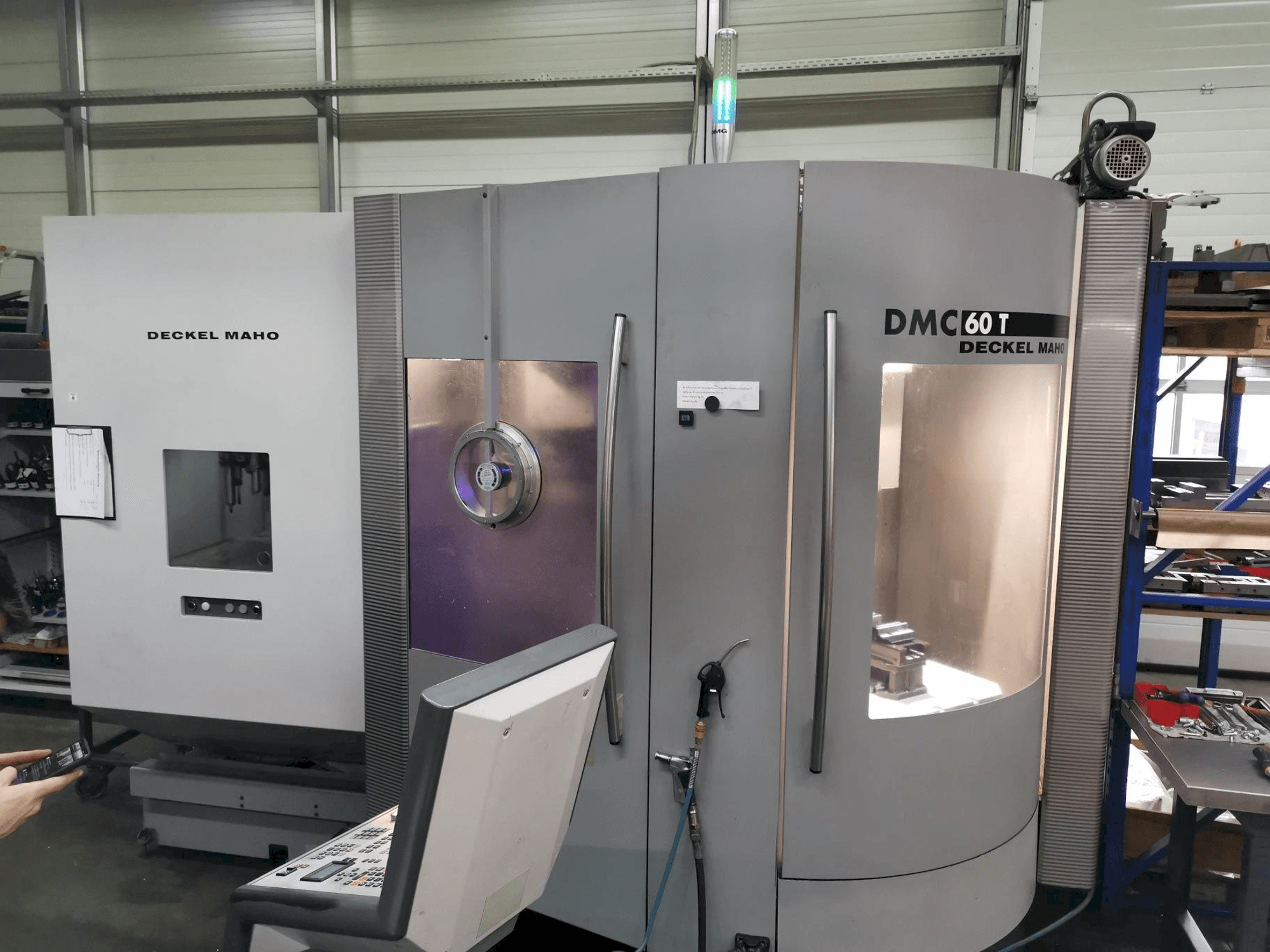 Prikaz stroja DECKEL MAHO DMC 60T sprijeda