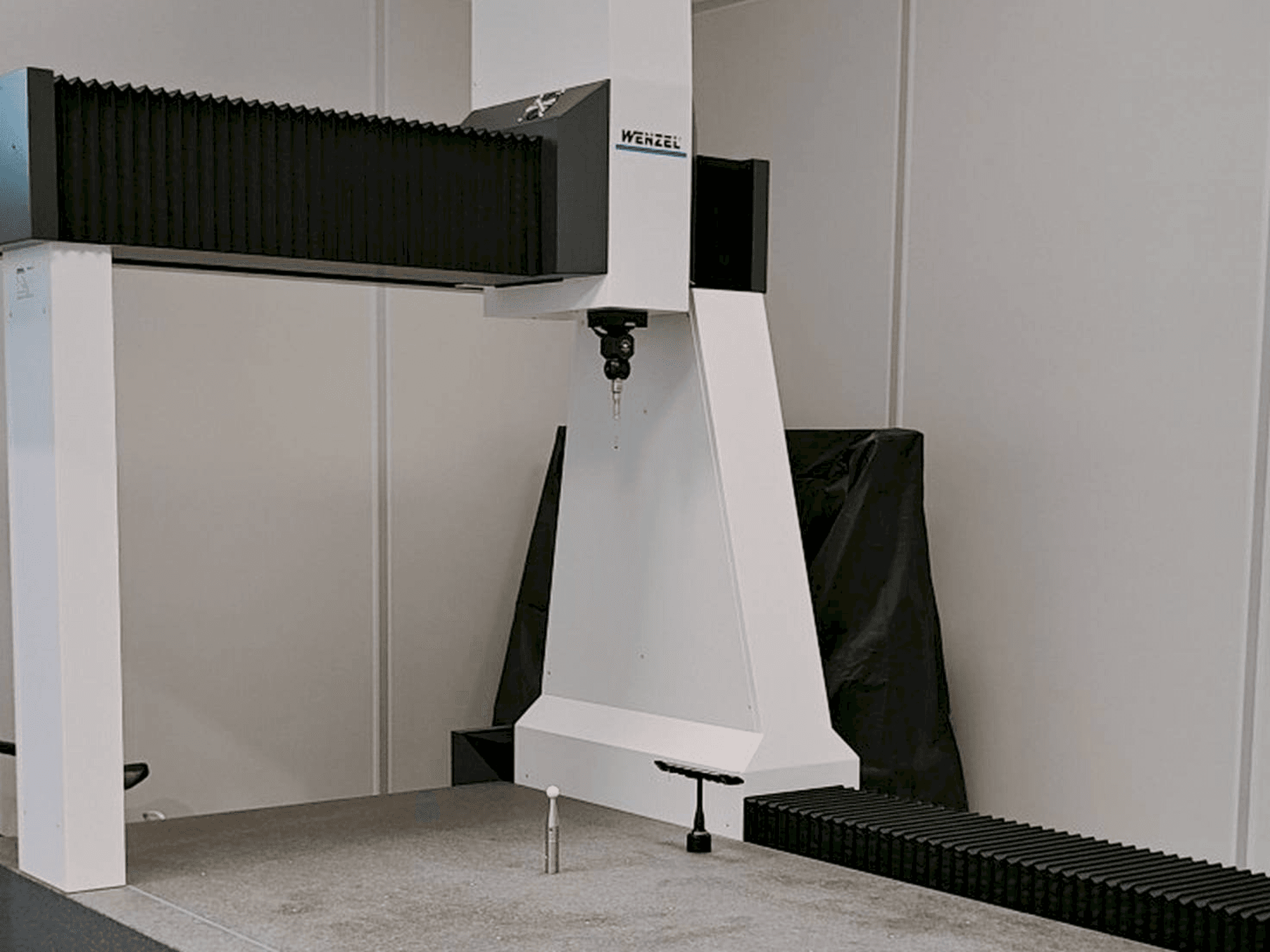 Prikaz stroja Wenzel LH 1010 sprijeda