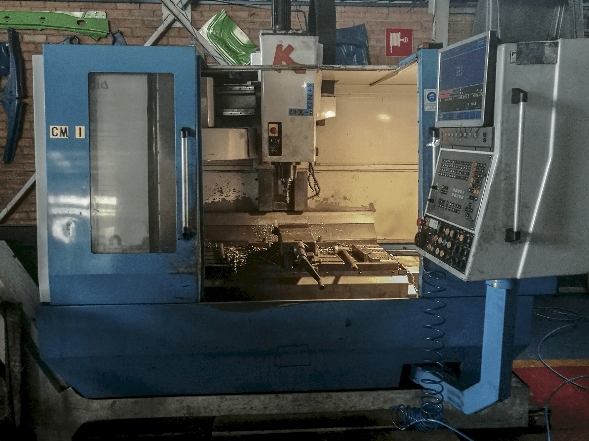 Prikaz stroja KONDIA B-1050 sprijeda