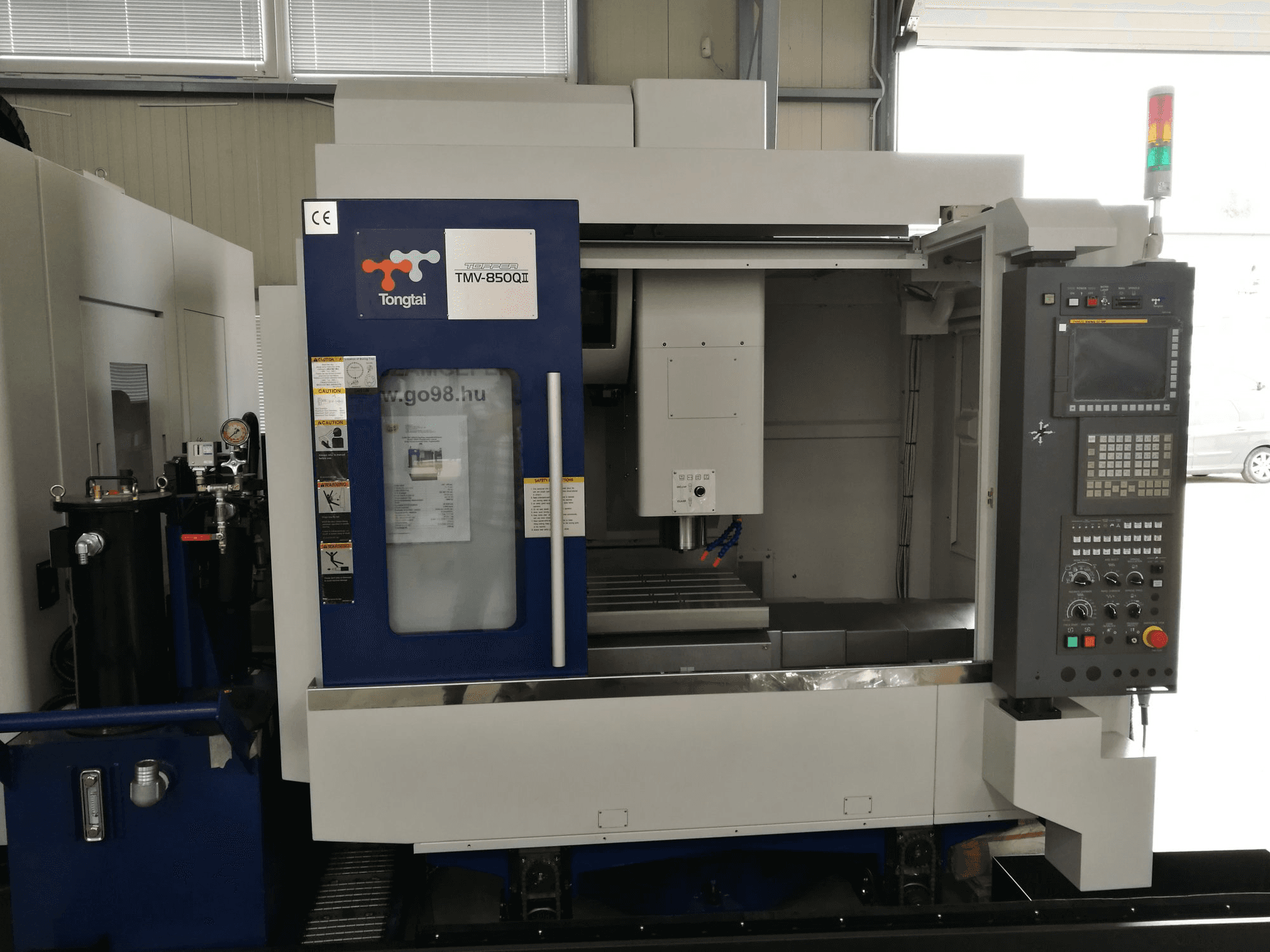Prikaz stroja Tongtai TMV-850QII sprijeda