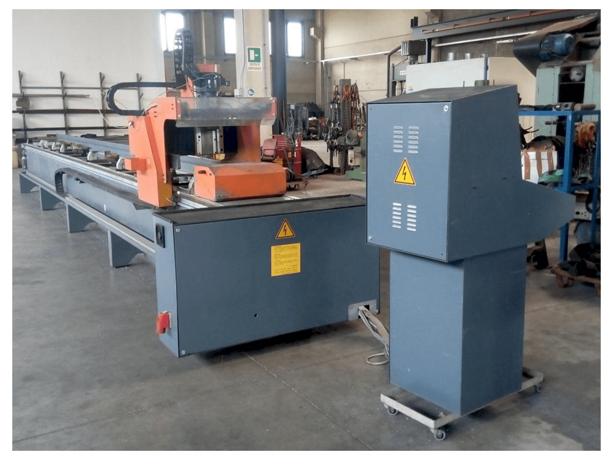 Prikaz stroja Tekna UT 426/3 sprijeda