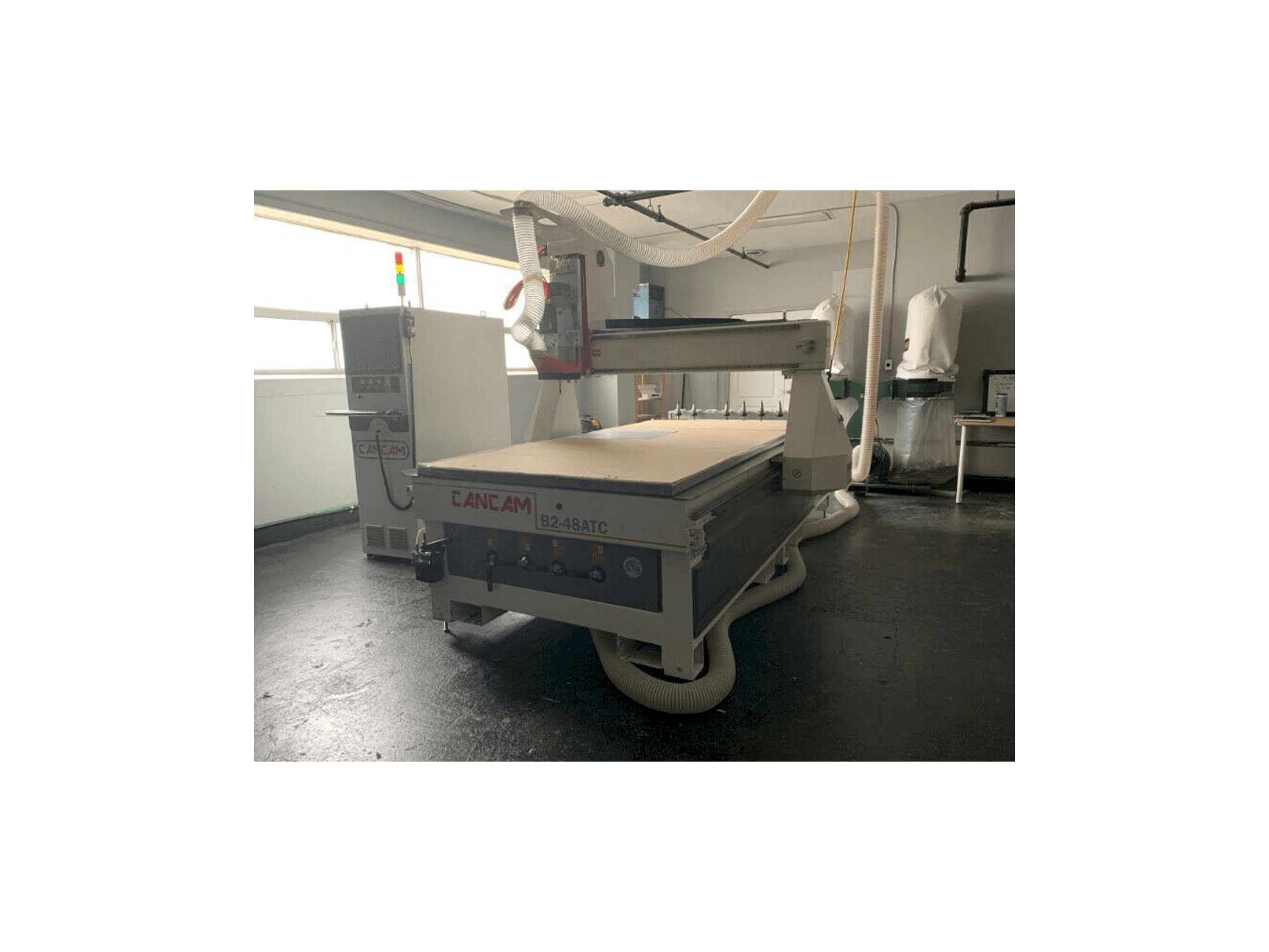 Prikaz stroja CanCam B2-48 ATC sprijeda