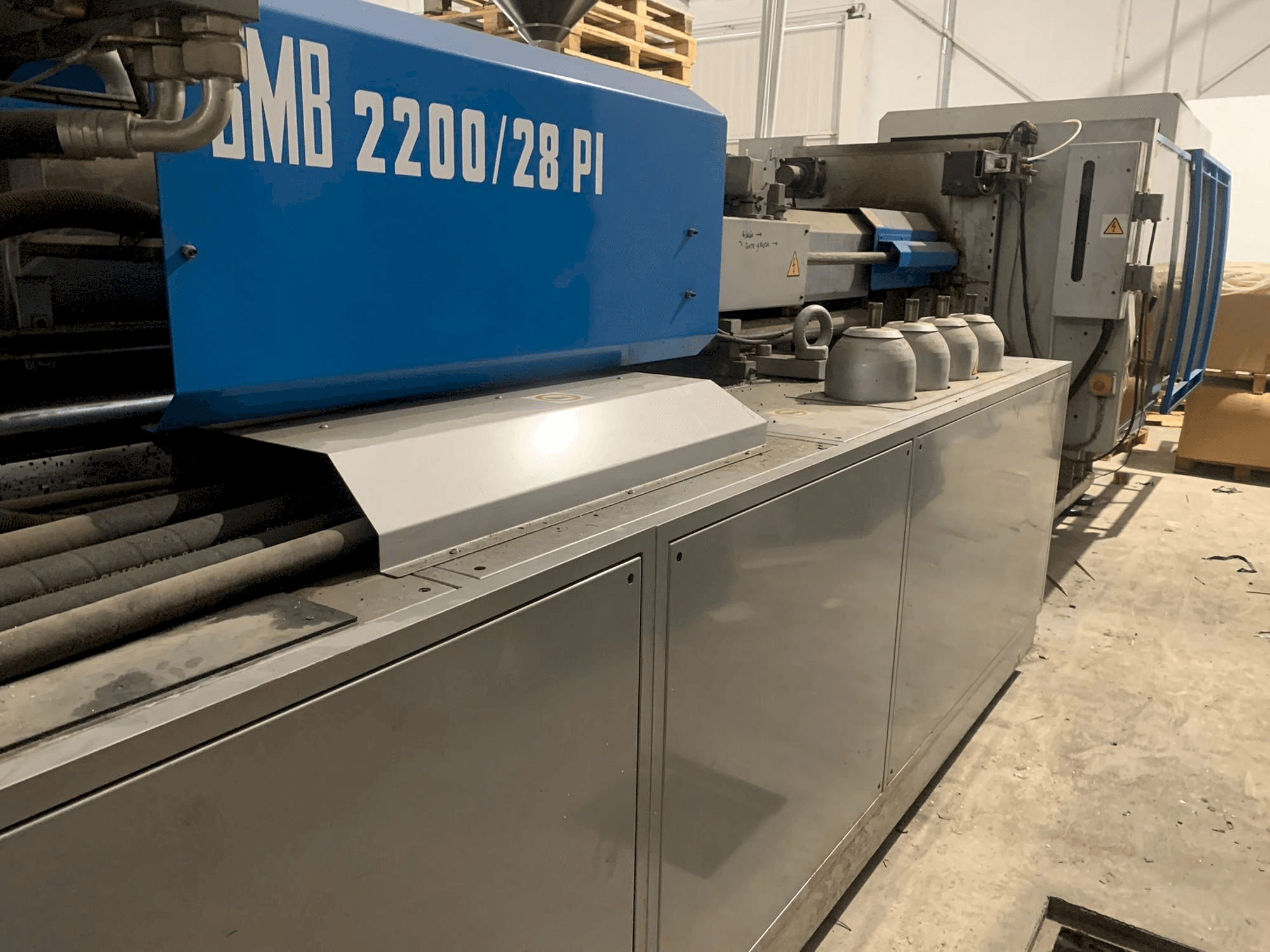 Prikaz stroja BMB KW28PI-2200 sprijeda