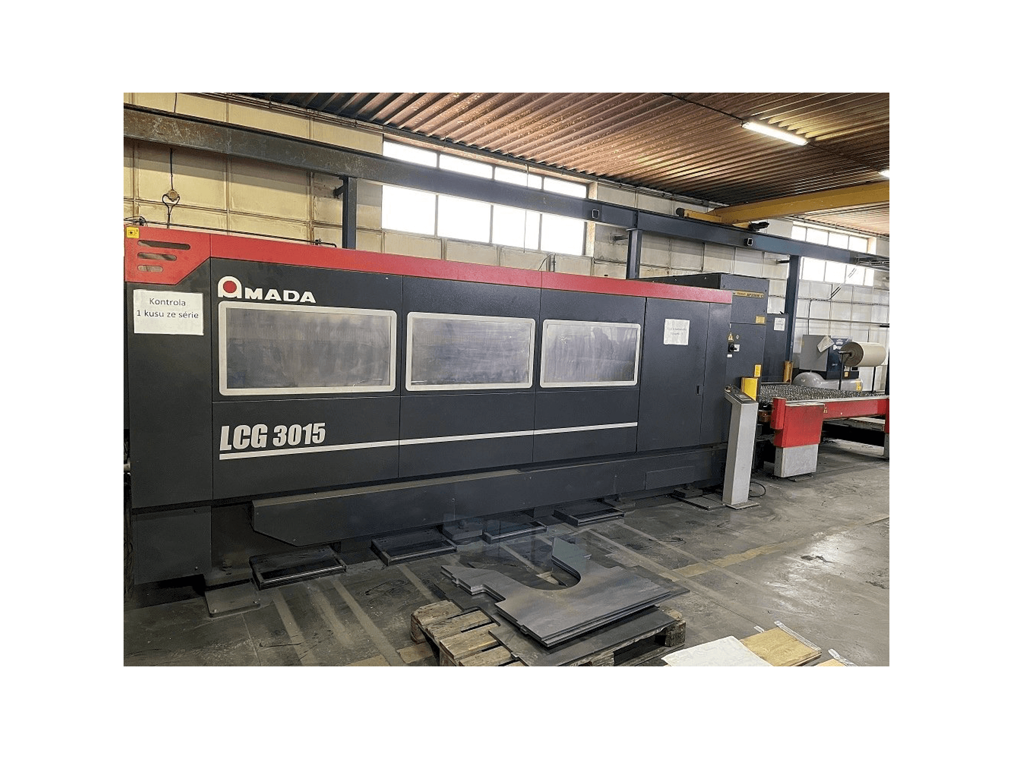 Prikaz stroja AMADA LCG 3015 sprijeda