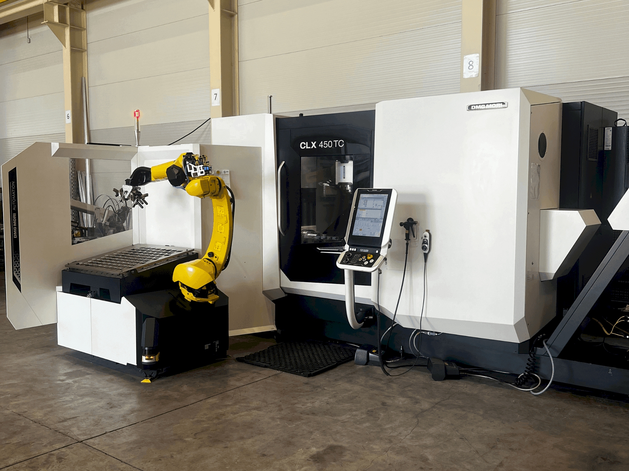 Prikaz stroja DMG MORI CLX 450 TC sprijeda