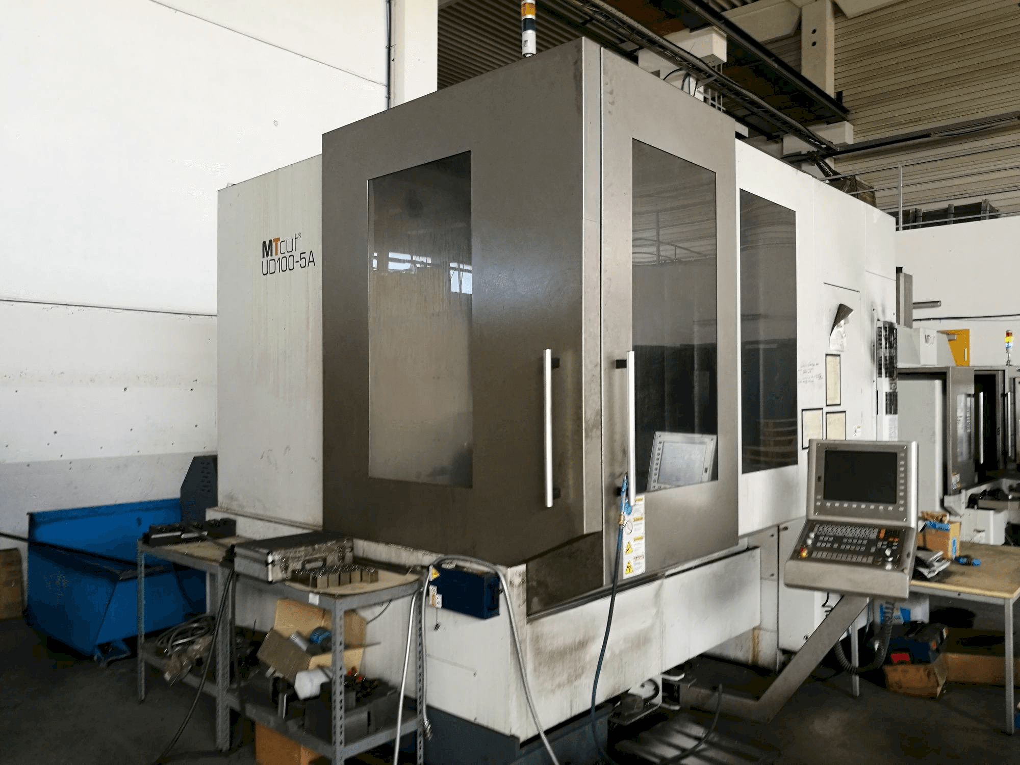 Prikaz stroja MT Cut UD100-5A sprijeda