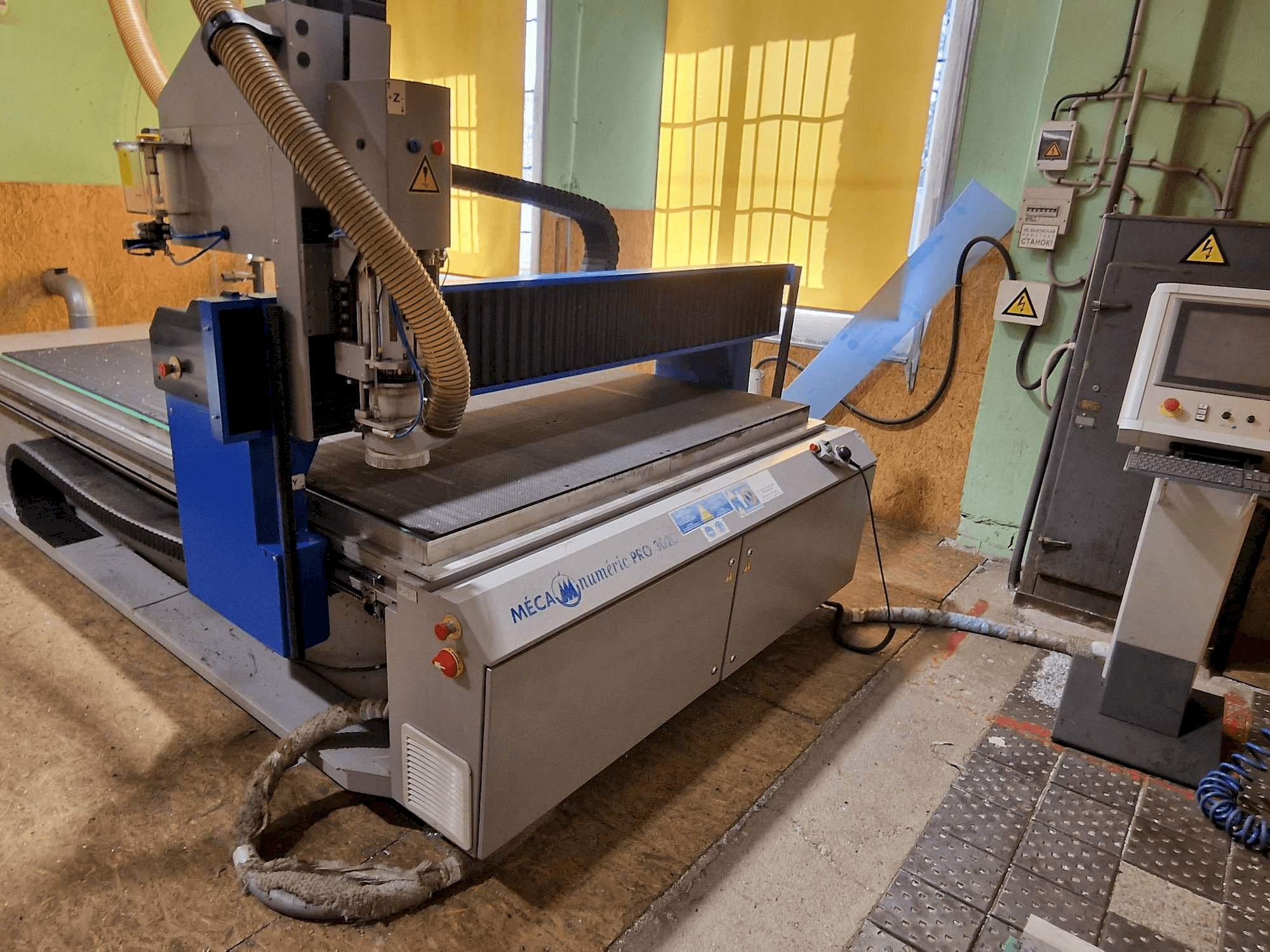 Prikaz stroja MECANUMERIC MECAPRO 3020 sprijeda