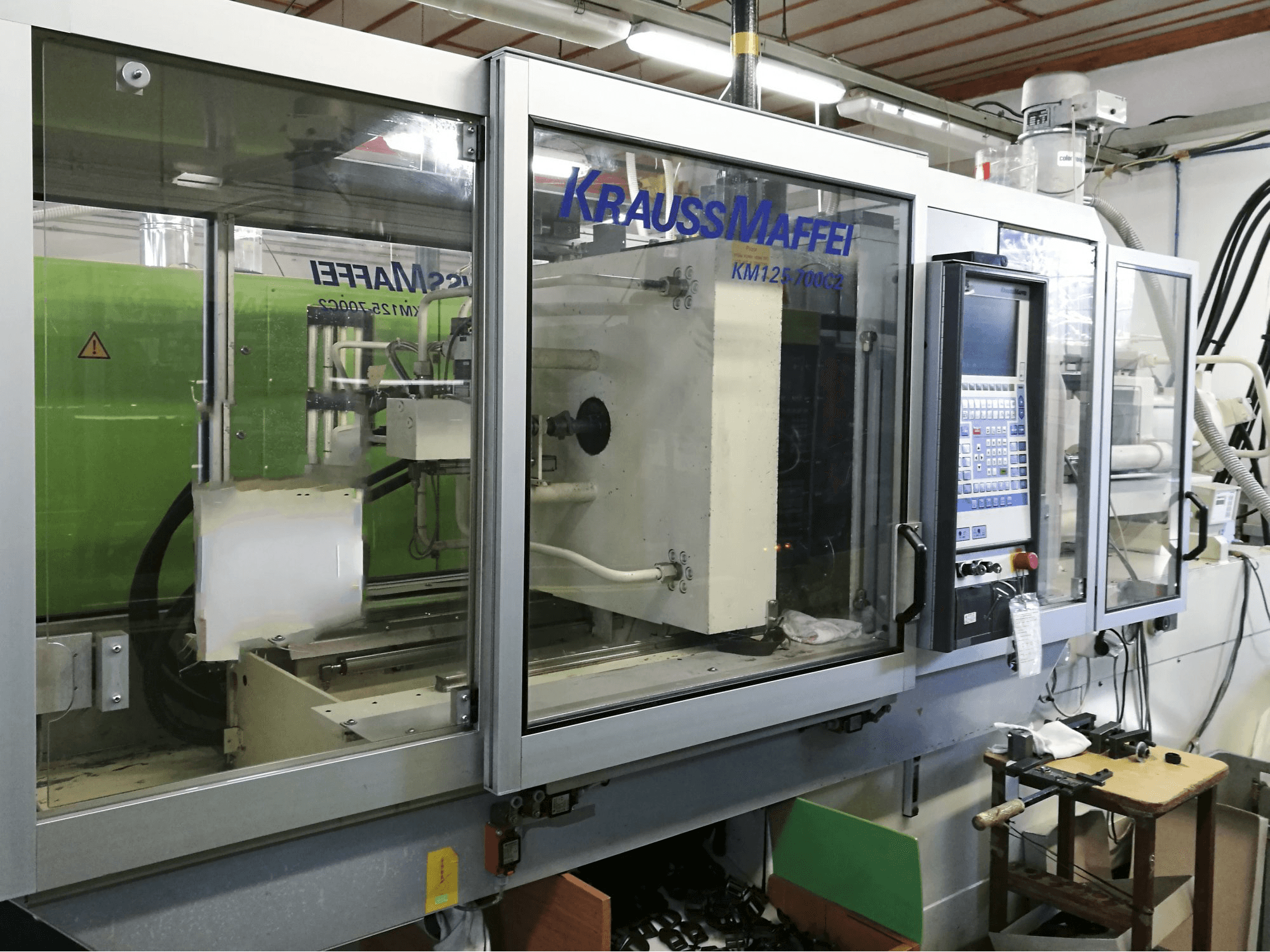 Prikaz stroja Krauss Maffei 125-700 C2 slijeva