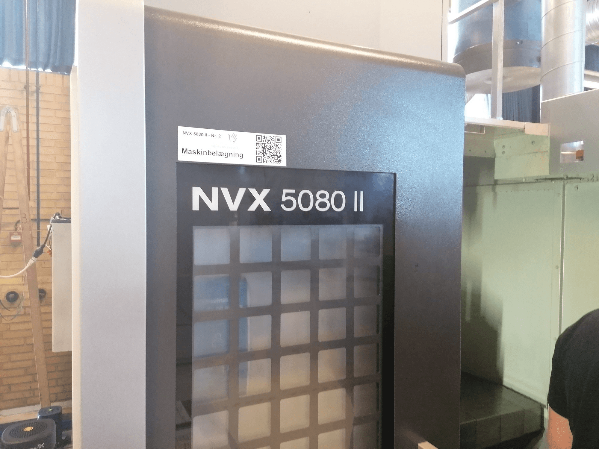 Prikaz stroja DMG MORI NVX 5080II slijeva