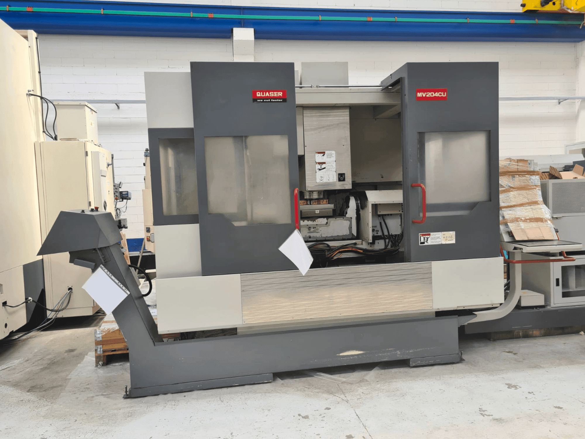 Prikaz stroja Quaser MV204-CU/12 sprijeda