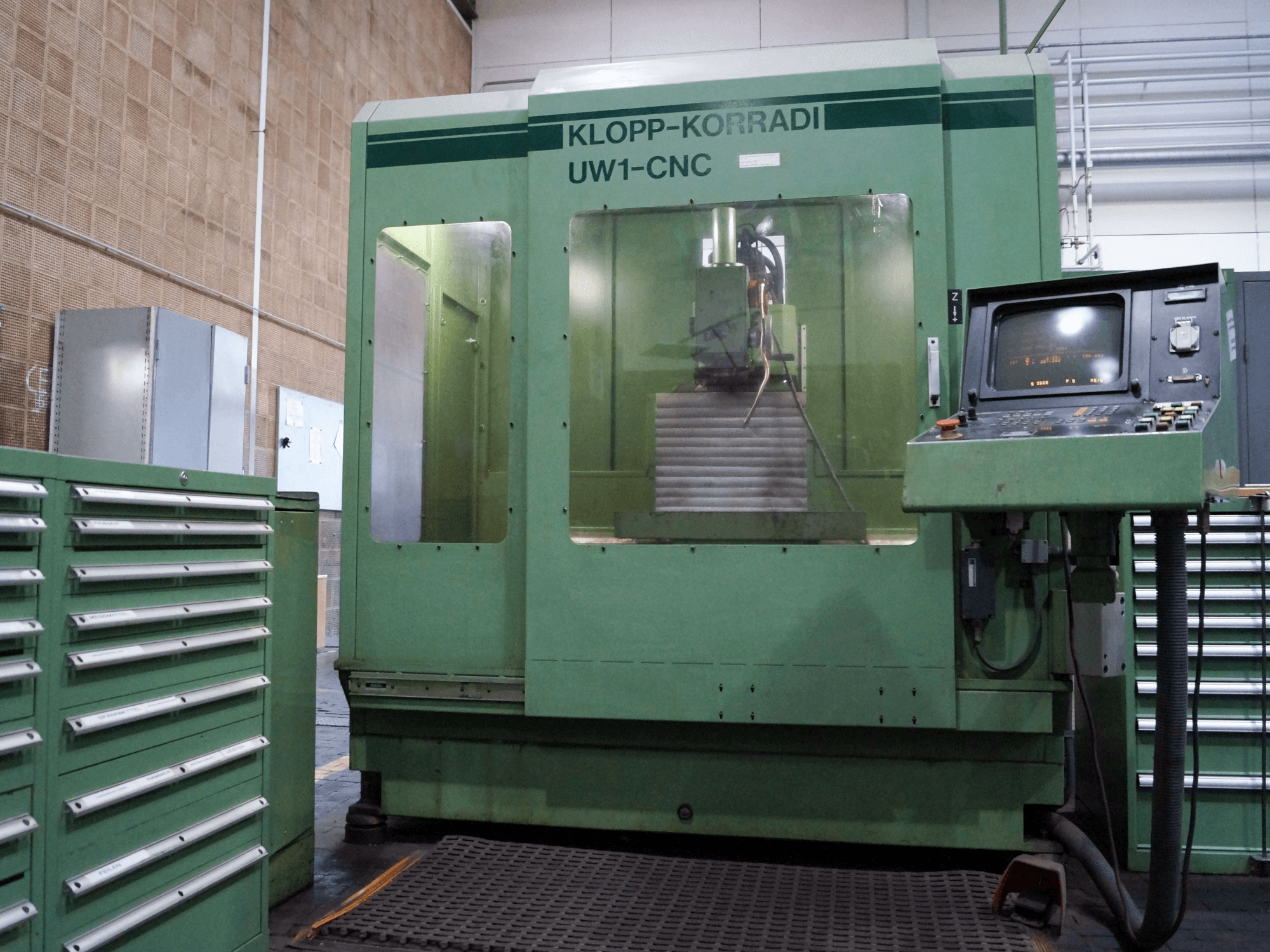 Prikaz 1 stroja KLOPP-KORRADI UW 1-CNC sprijeda
