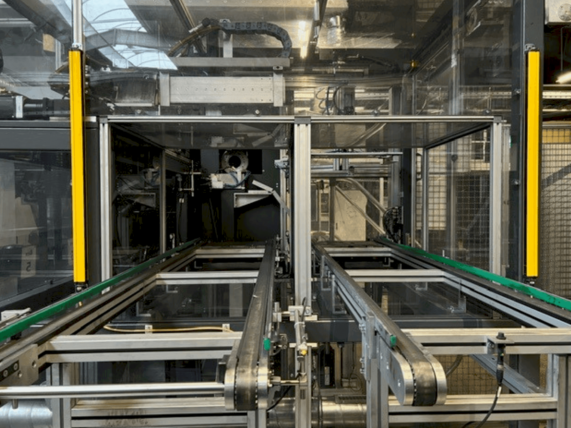 Prikaz stroja KOMAGE S 50 4E CNC sprijeda