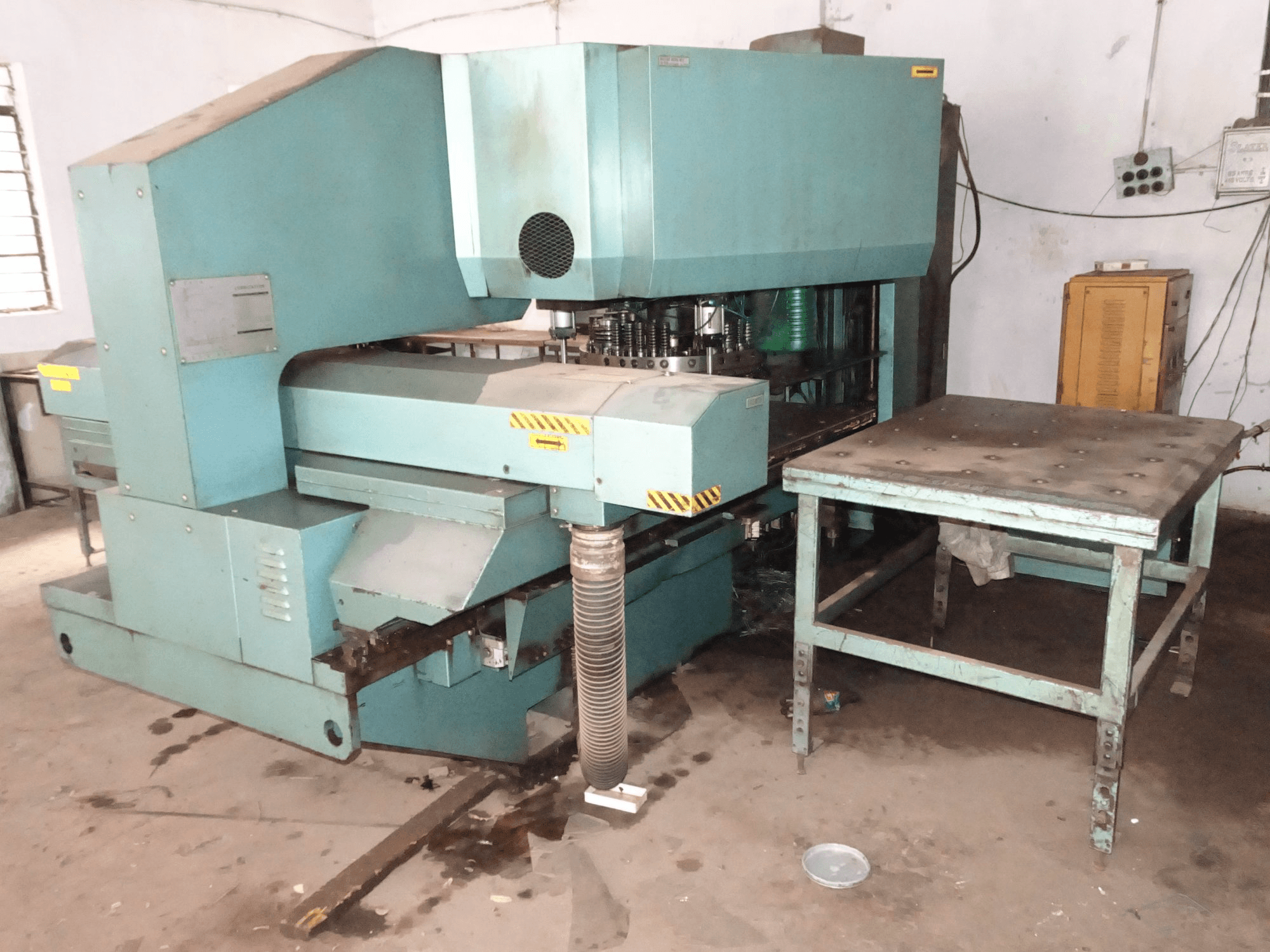 Prikaz stroja AMADA PEGA 244 zdesna