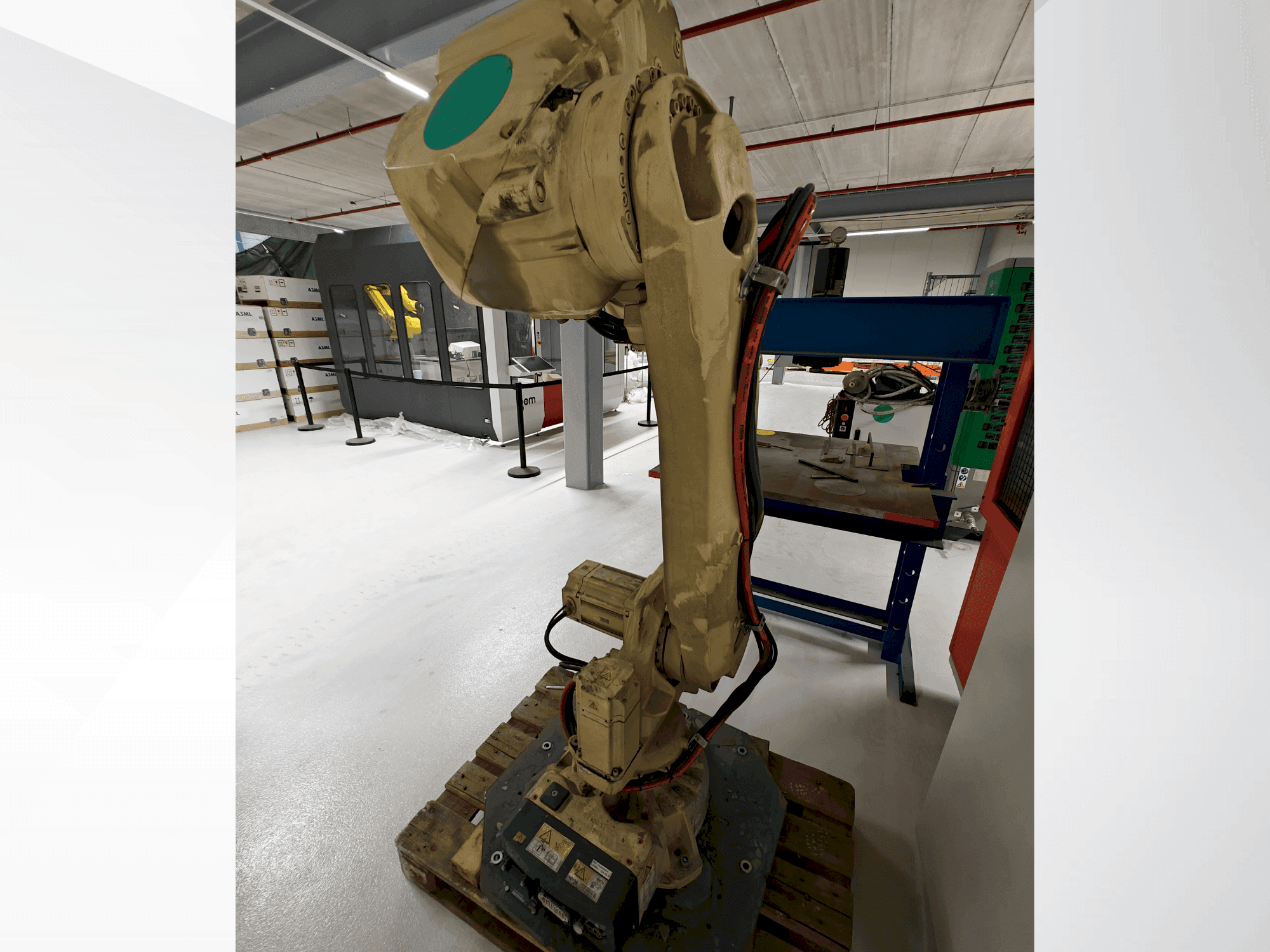 Prikaz stroja ABB IRB 4600 M2004 sprijeda