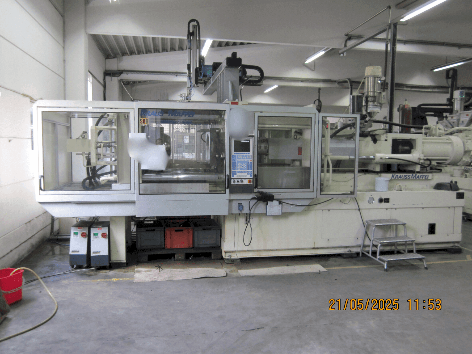 Prikaz stroja Krauss Maffei 350-2700 C2 sprijeda