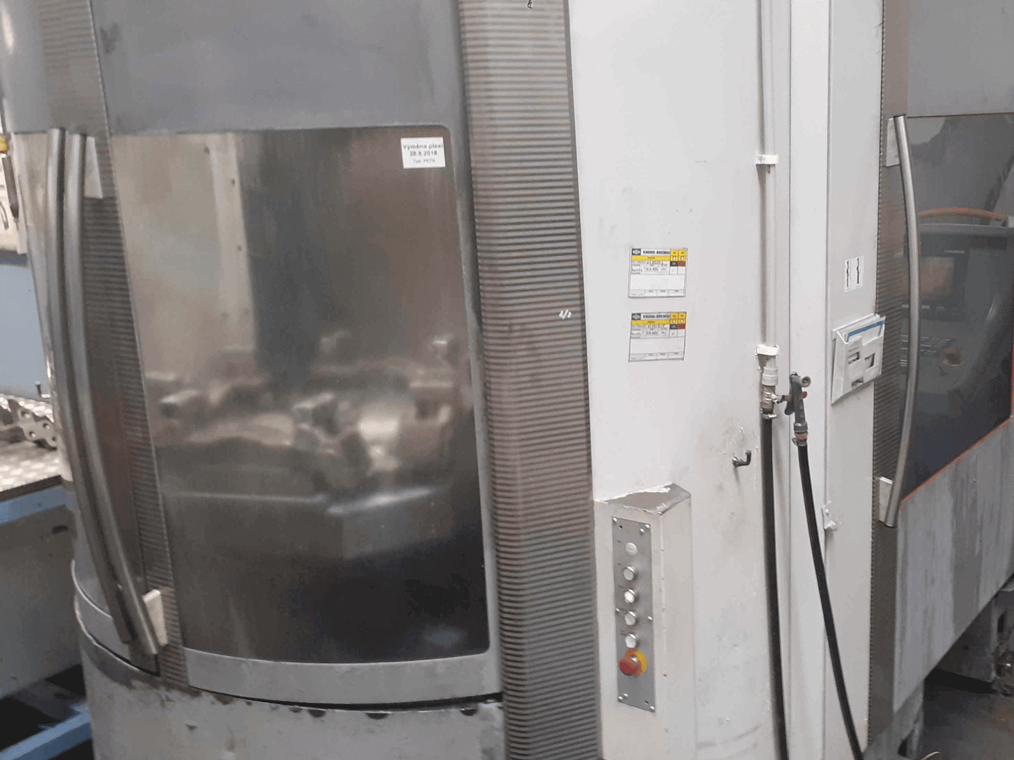 Prikaz stroja DECKEL MAHO DMC 80 H sprijeda