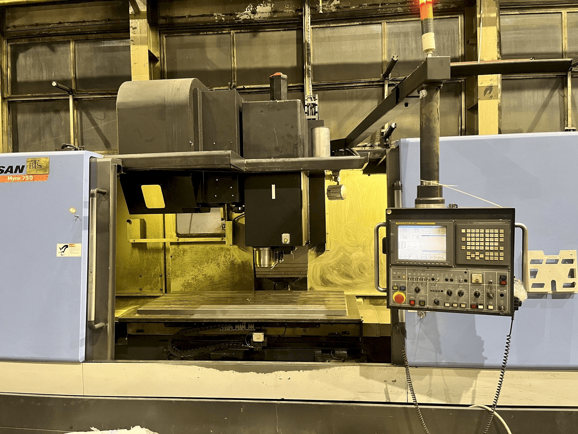 Prikaz stroja Doosan MYNX 750 sprijeda