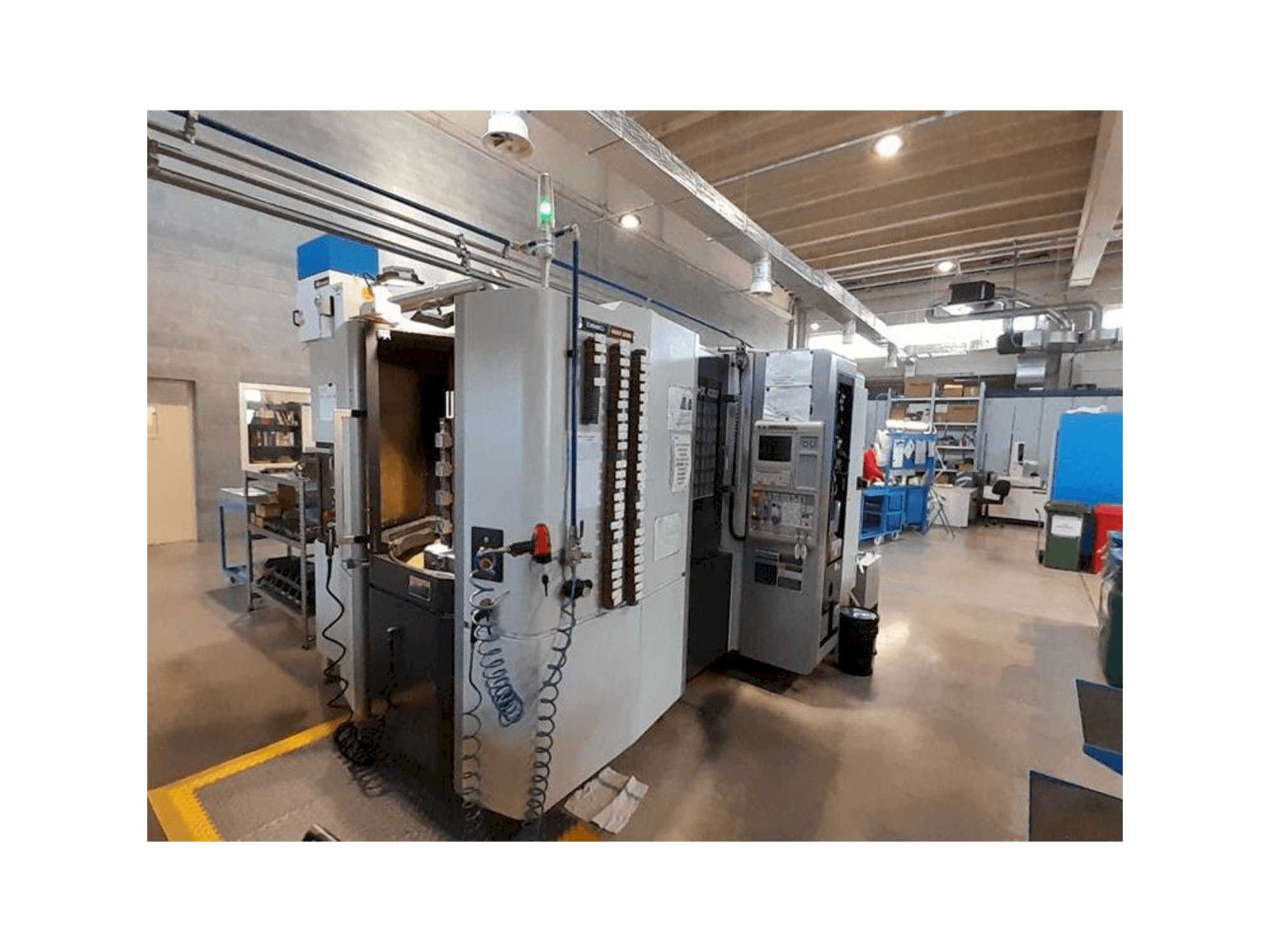 Prikaz stroja DMG NHX 4000 sprijeda