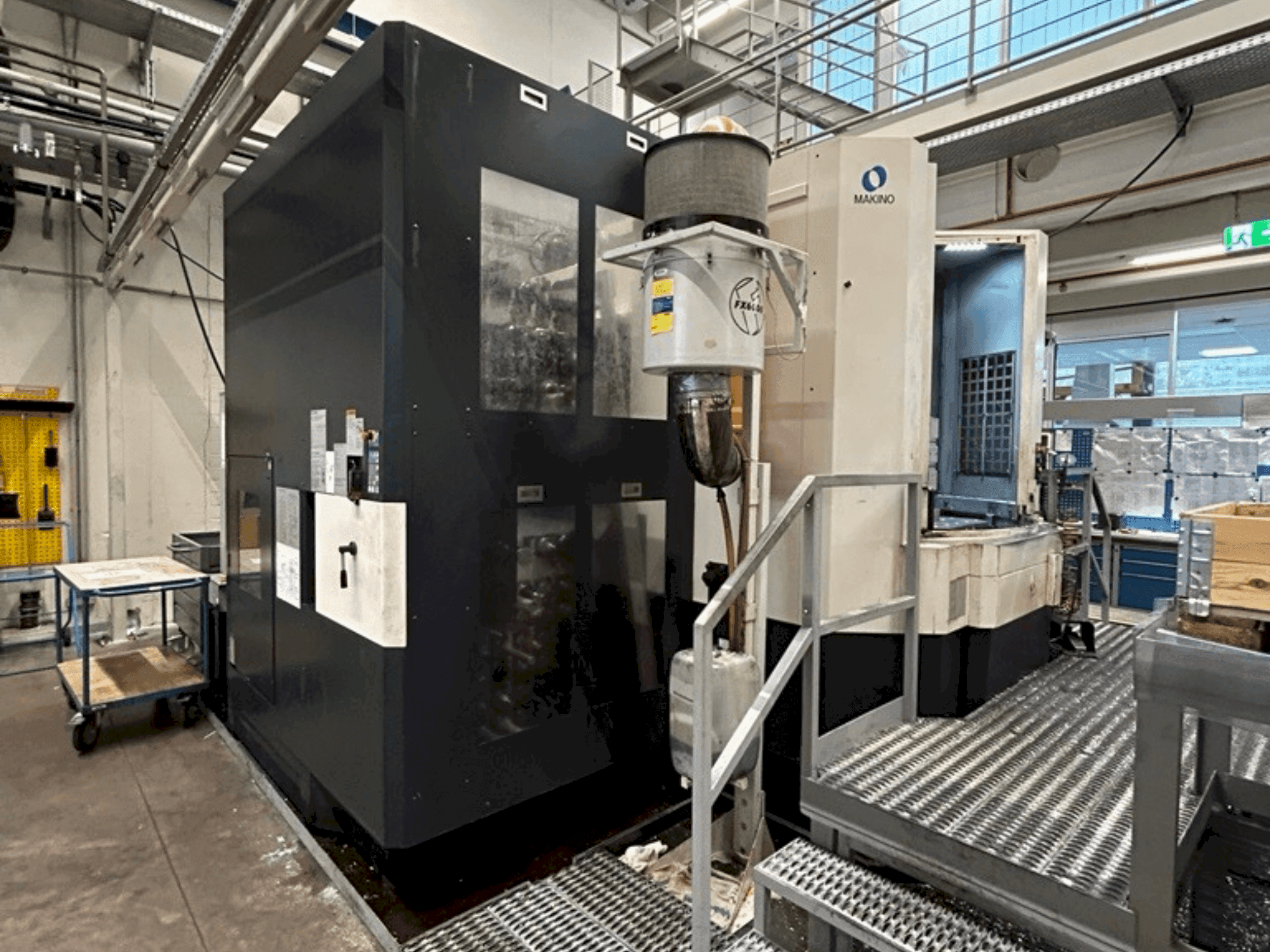 Prikaz stroja Makino a81 sprijeda