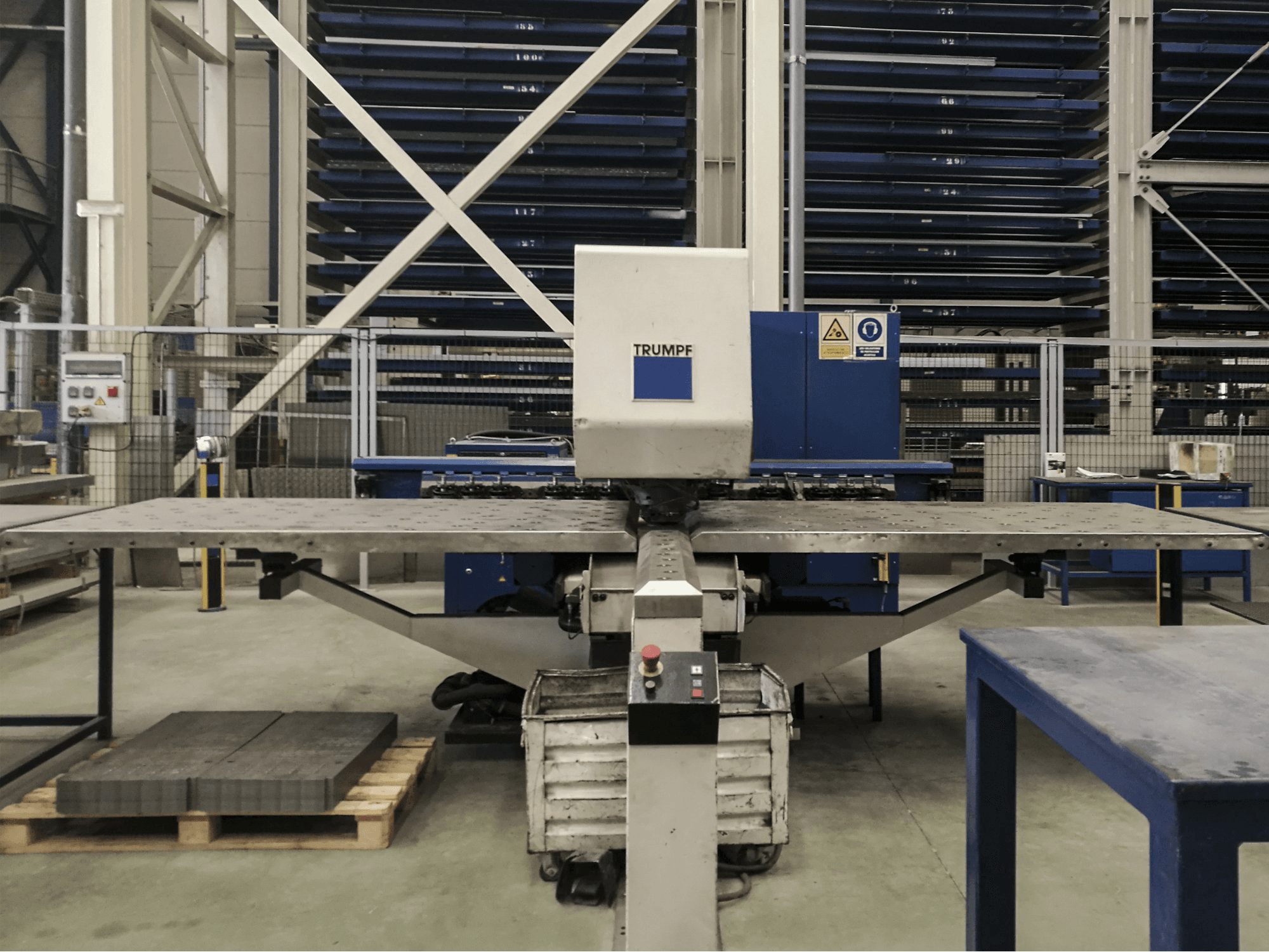 Prikaz stroja Trumpf Trumatic 200 sprijeda