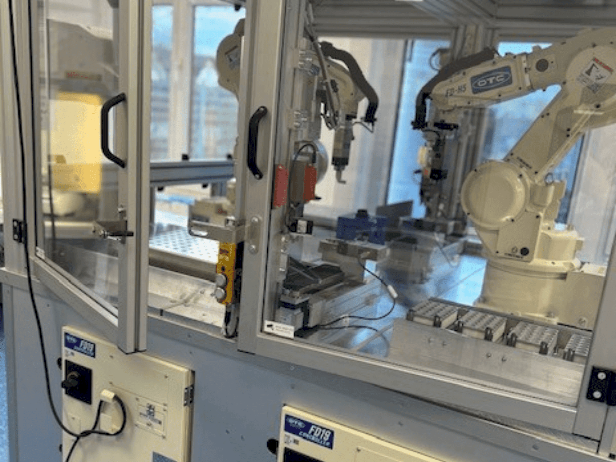 Prikaz stroja OTC Daihen NH52-NEFC sprijeda