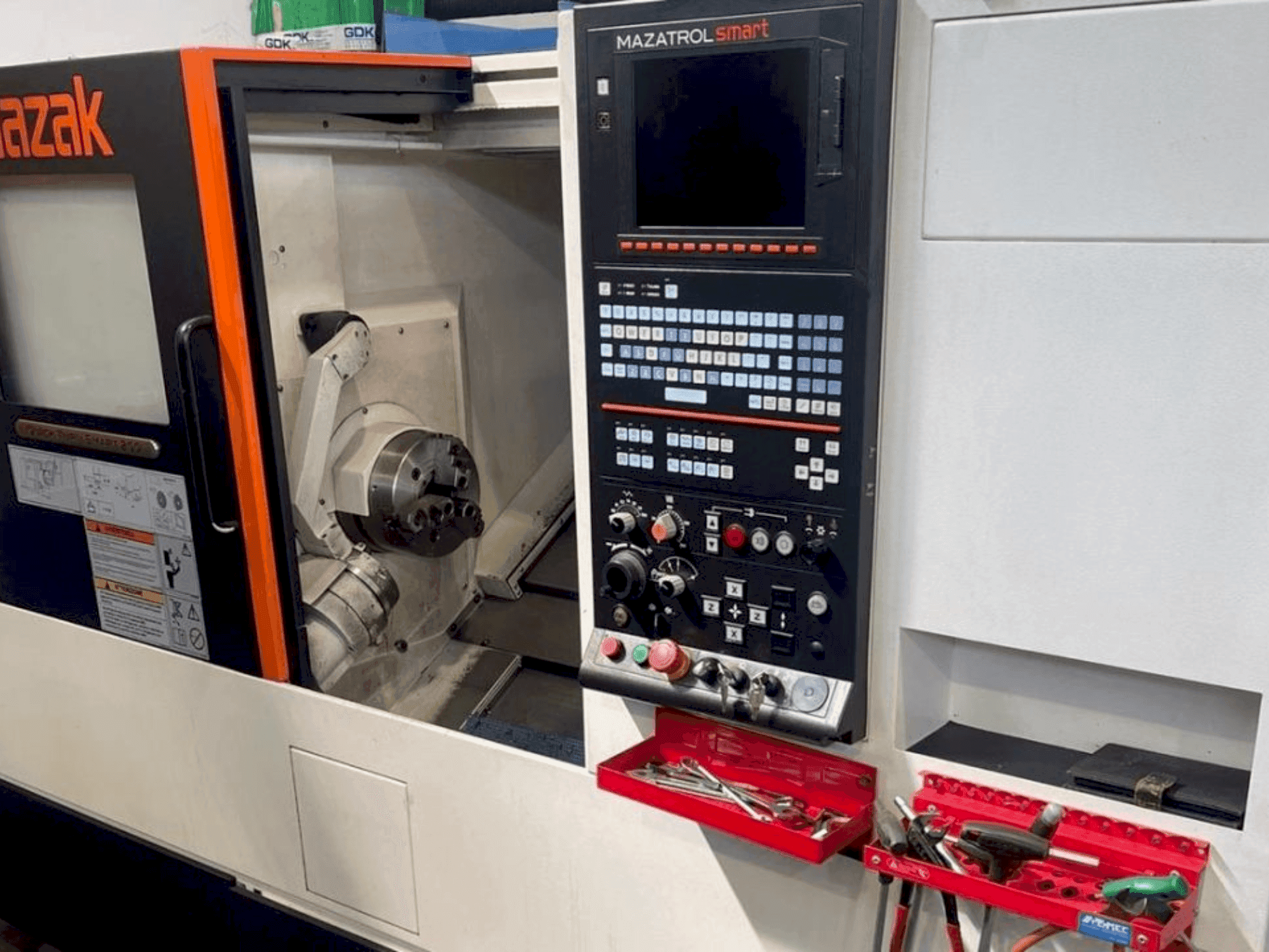 Prikaz stroja Mazak QT SMART 200 sprijeda