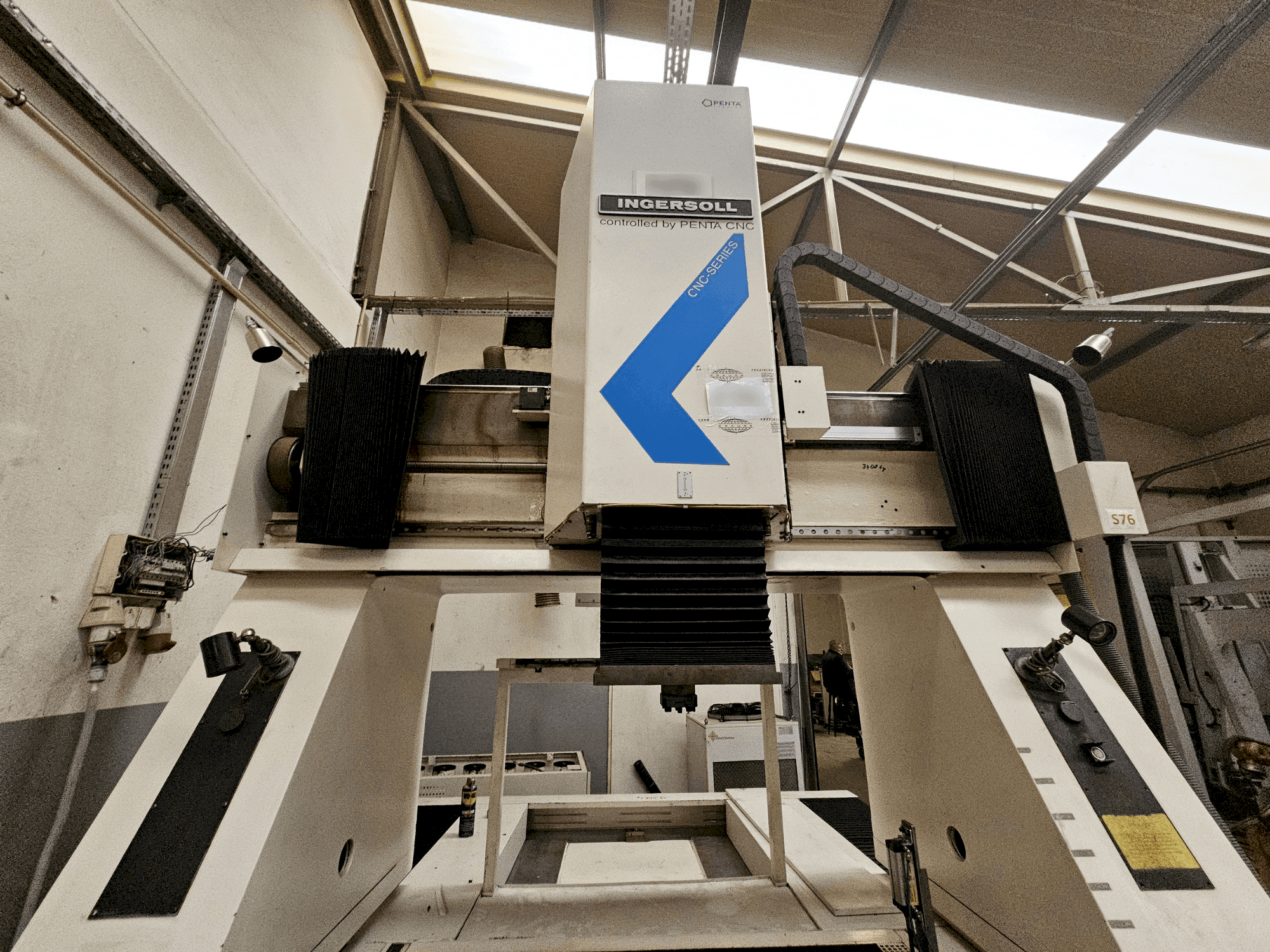 Prikaz stroja INGERSOLL IG1300 PENTA sprijeda