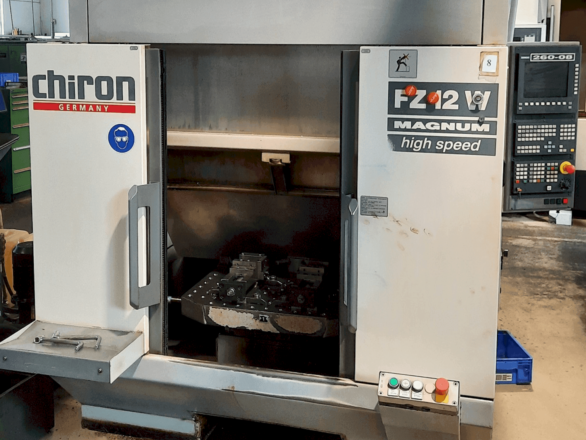 Prikaz stroja CHIRON FZ 12 W sprijeda