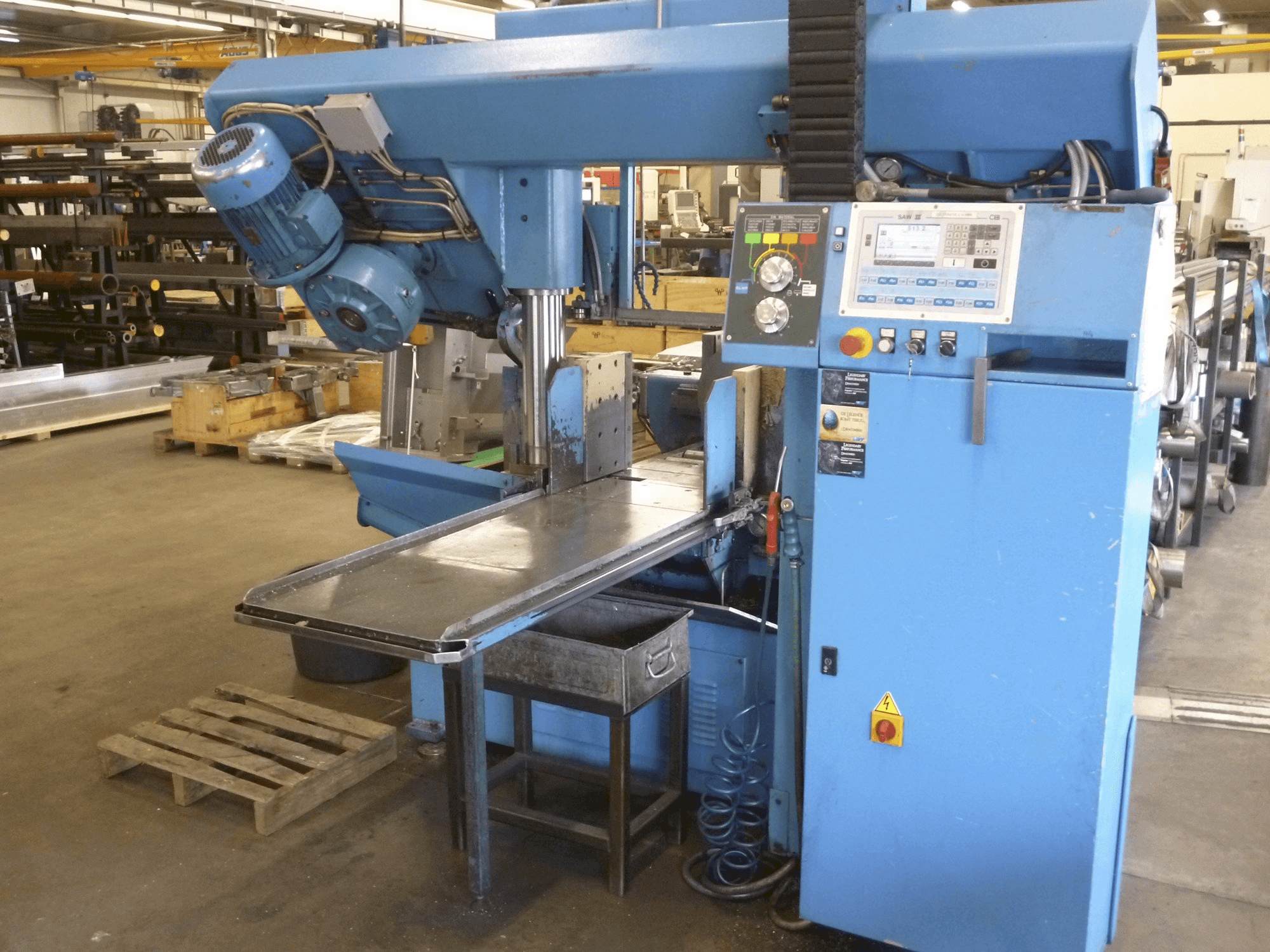 Prikaz stroja DoALL 450 sprijeda