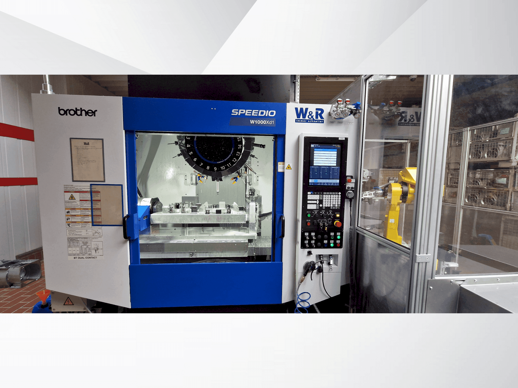 Prikaz stroja Brother Speedio W1000Xd1 sprijeda