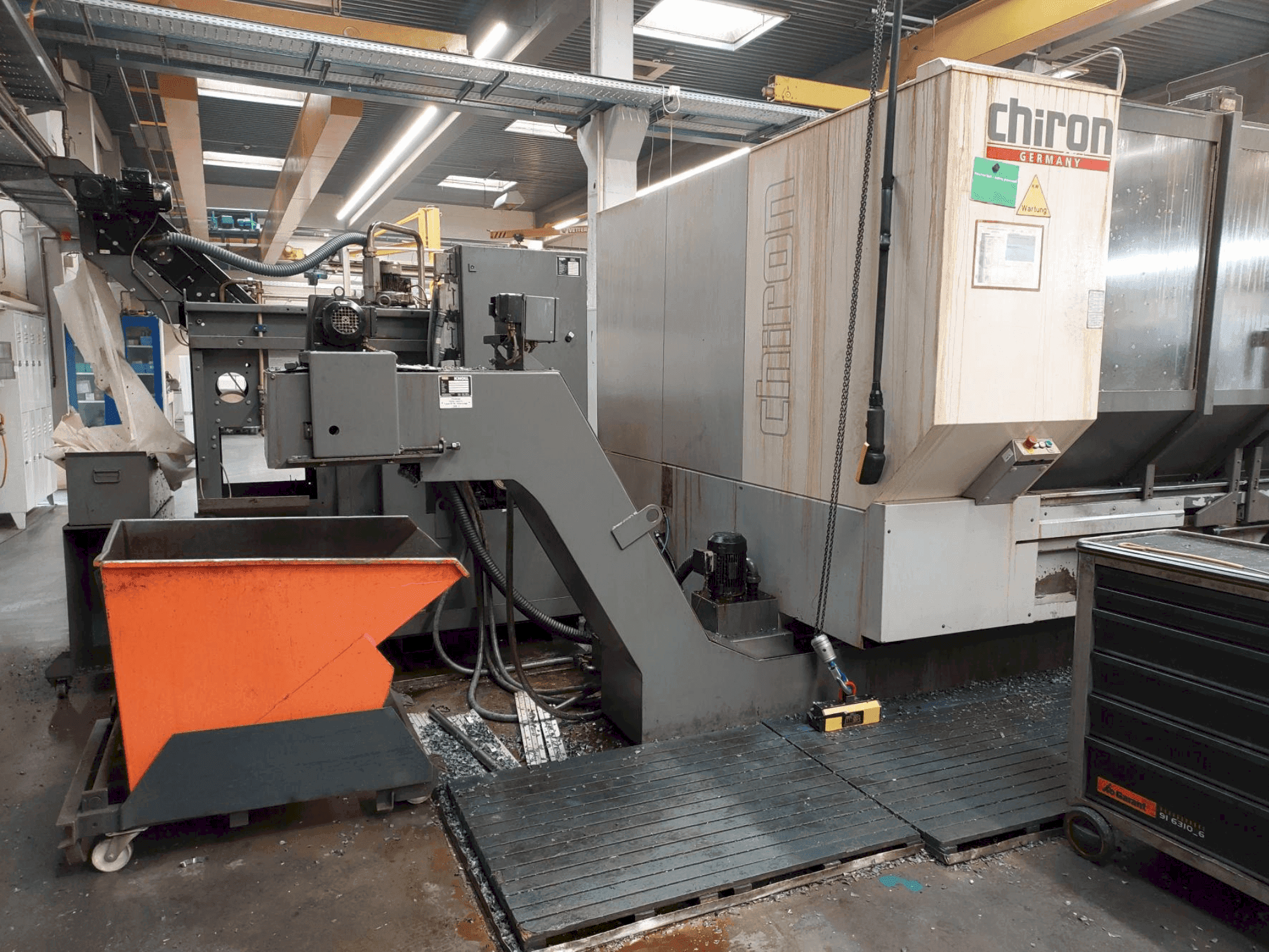 Prikaz lijeve strane stroja CHIRON FZ28 KL (2004)