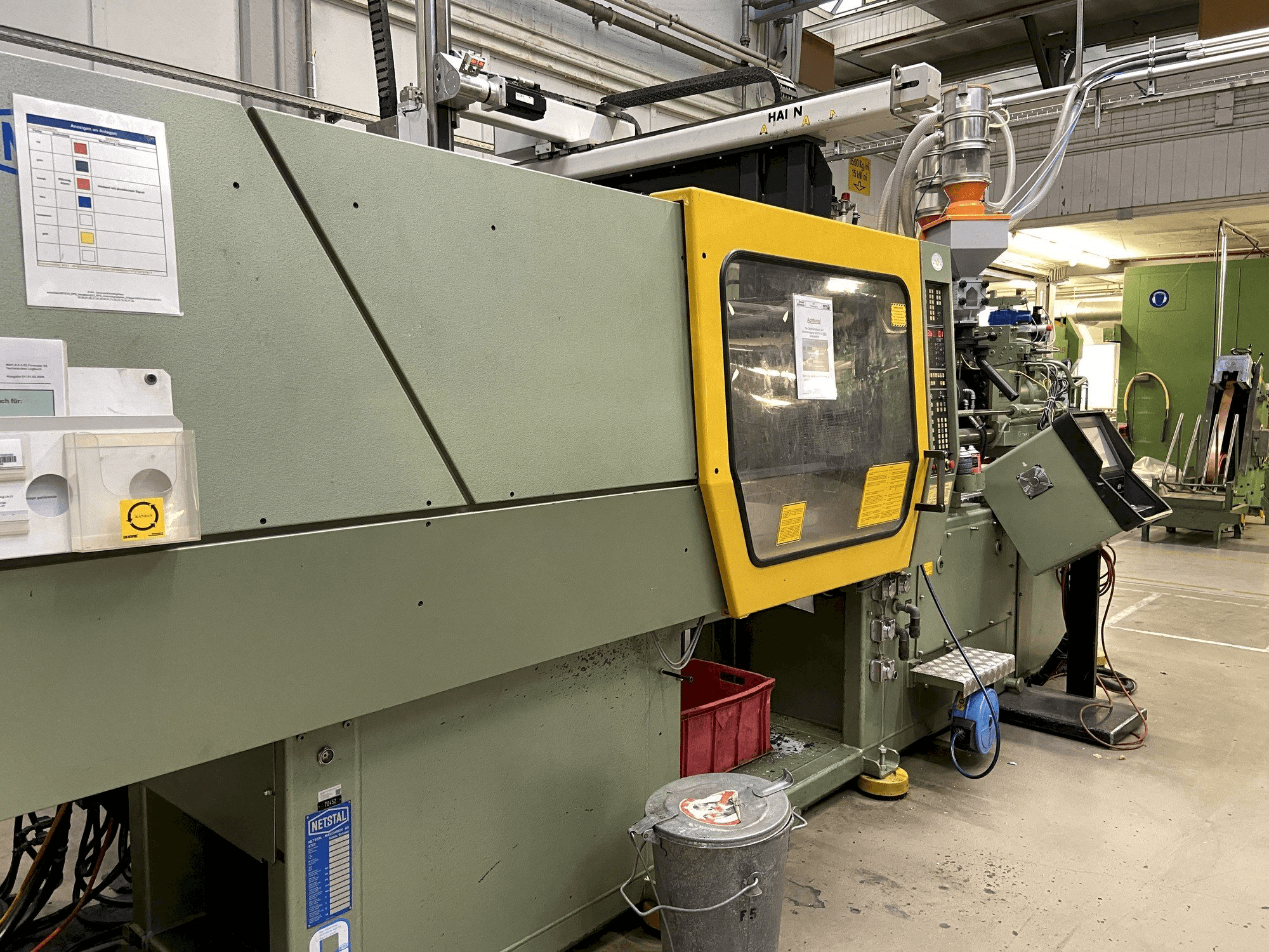 Prikaz stroja Netstal Synergy 1500K/460 sprijeda