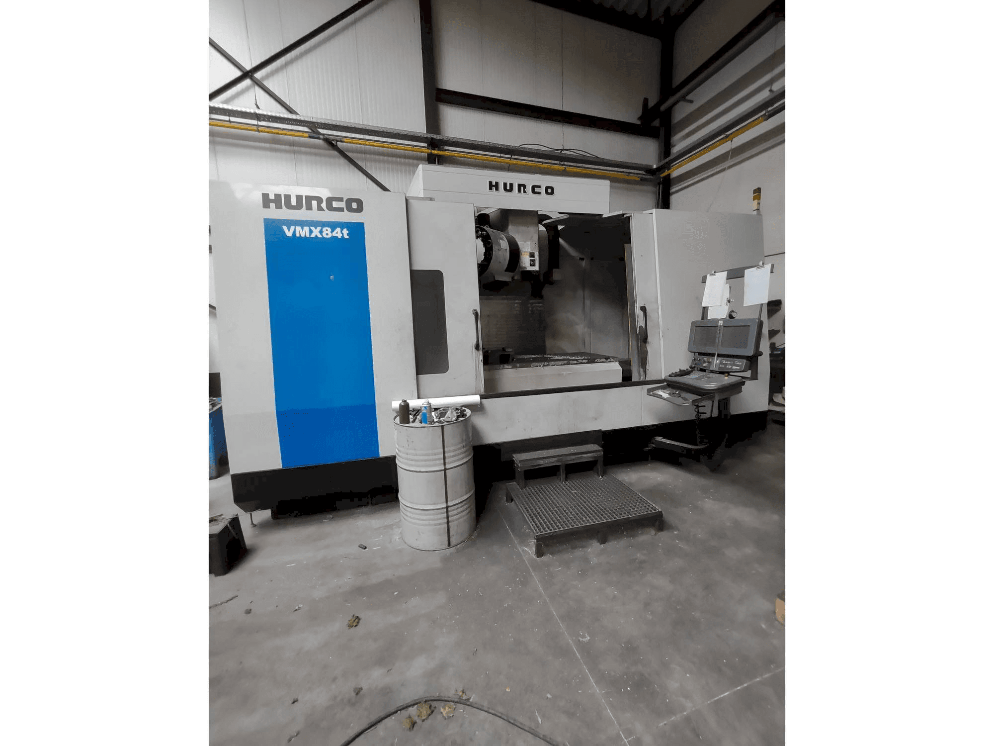 Prikaz stroja Hurco VMX 84t sprijeda