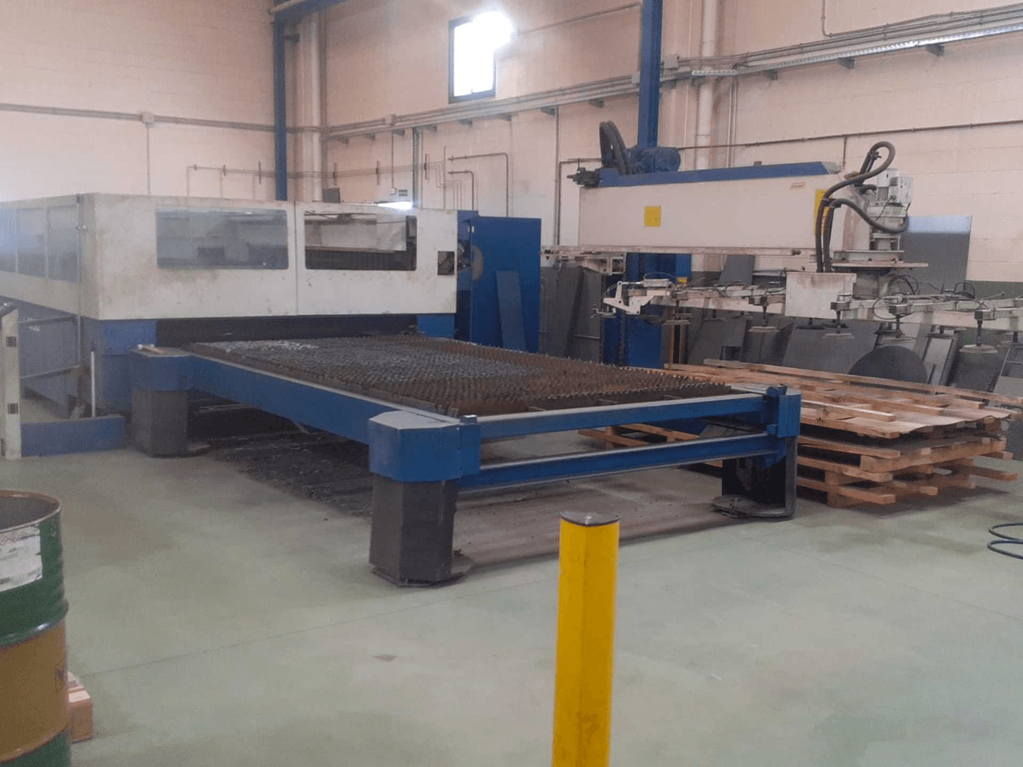 Prikaz stroja Trumpf Trumatic L4030 sprijeda