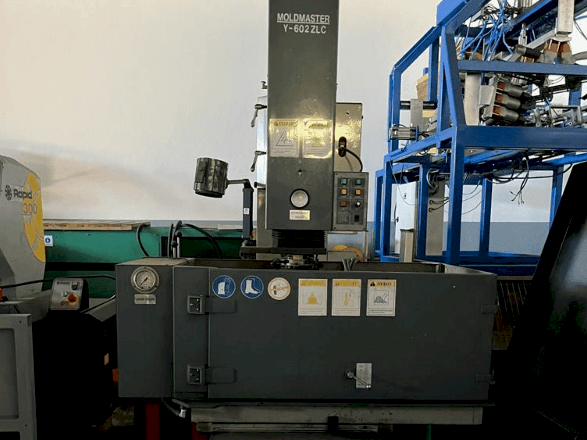Prikaz stroja MOLDMASTER Y-602 ZLC sprijeda