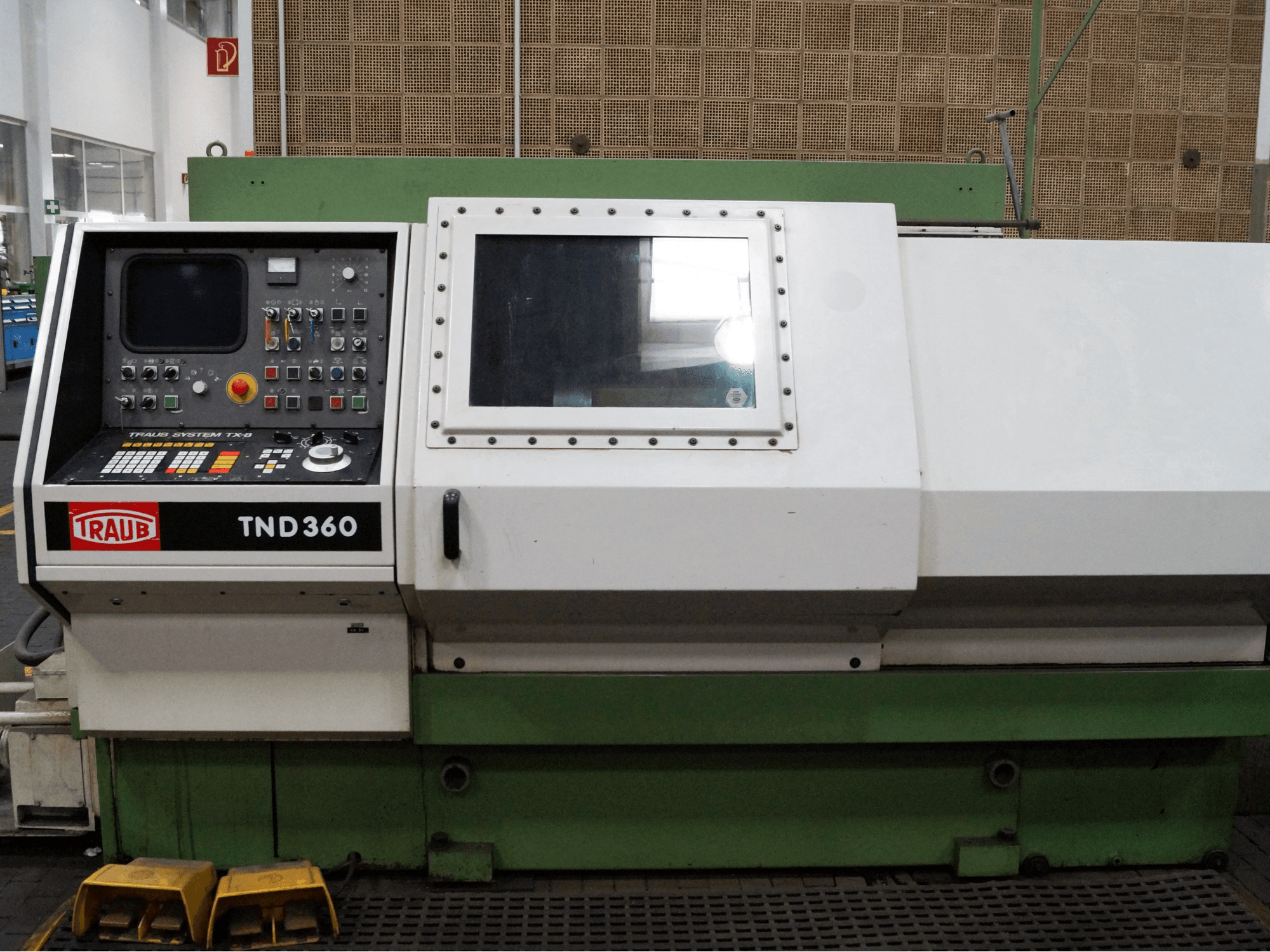 Prikaz stroja TRAUB TND 360 sprijeda
