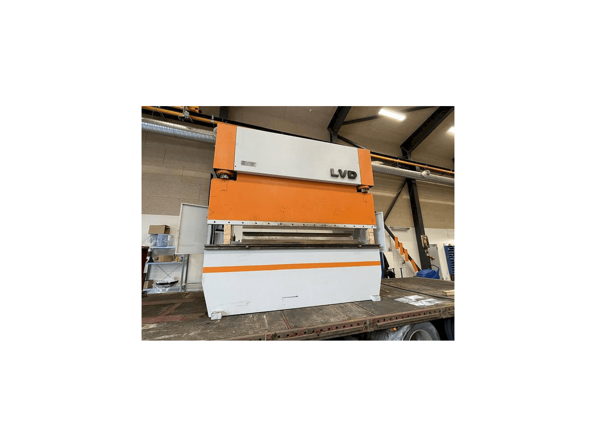 Prikaz stroja LVD PP 100 sprijeda