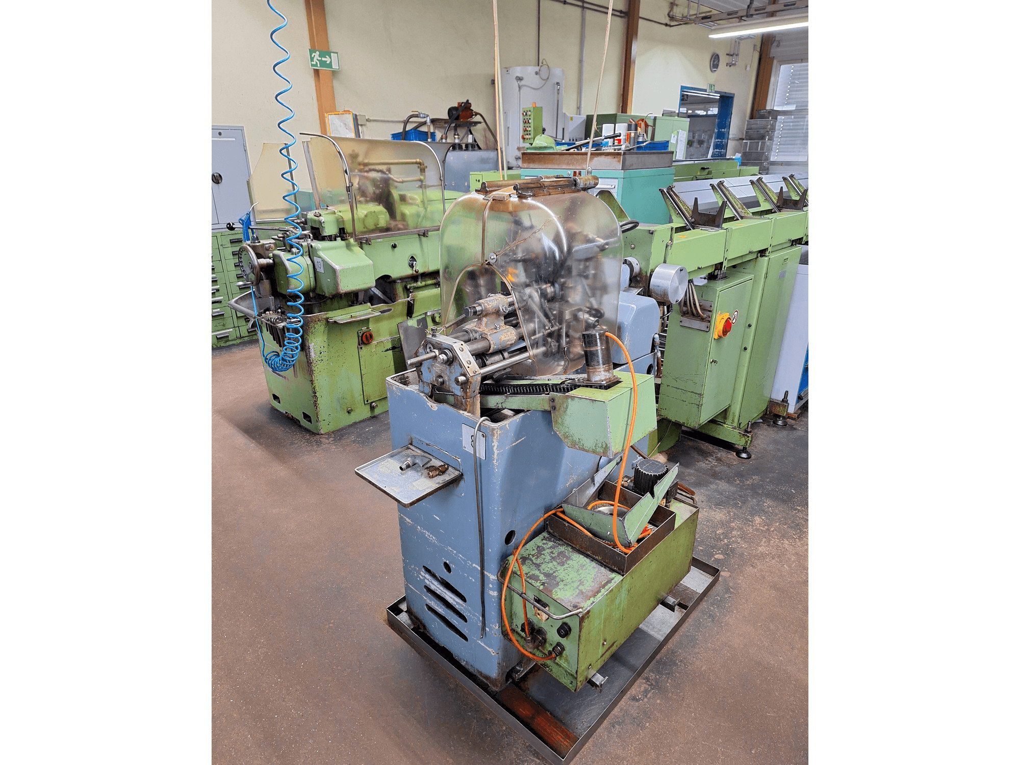 Prikaz lijeve strane stroja TRAUB A25