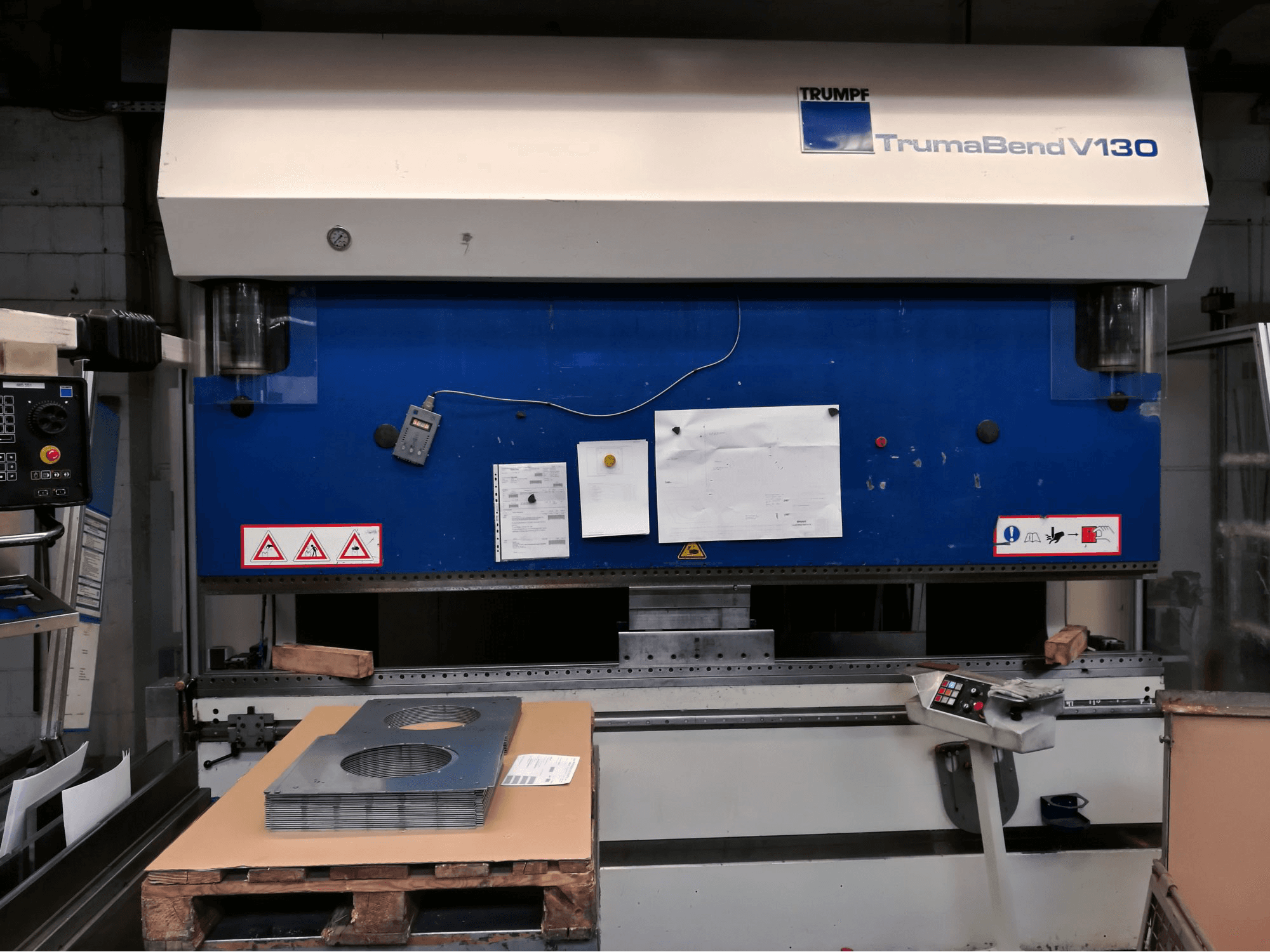 Prikaz stroja Trumpf TrumaBend V130 sprijeda