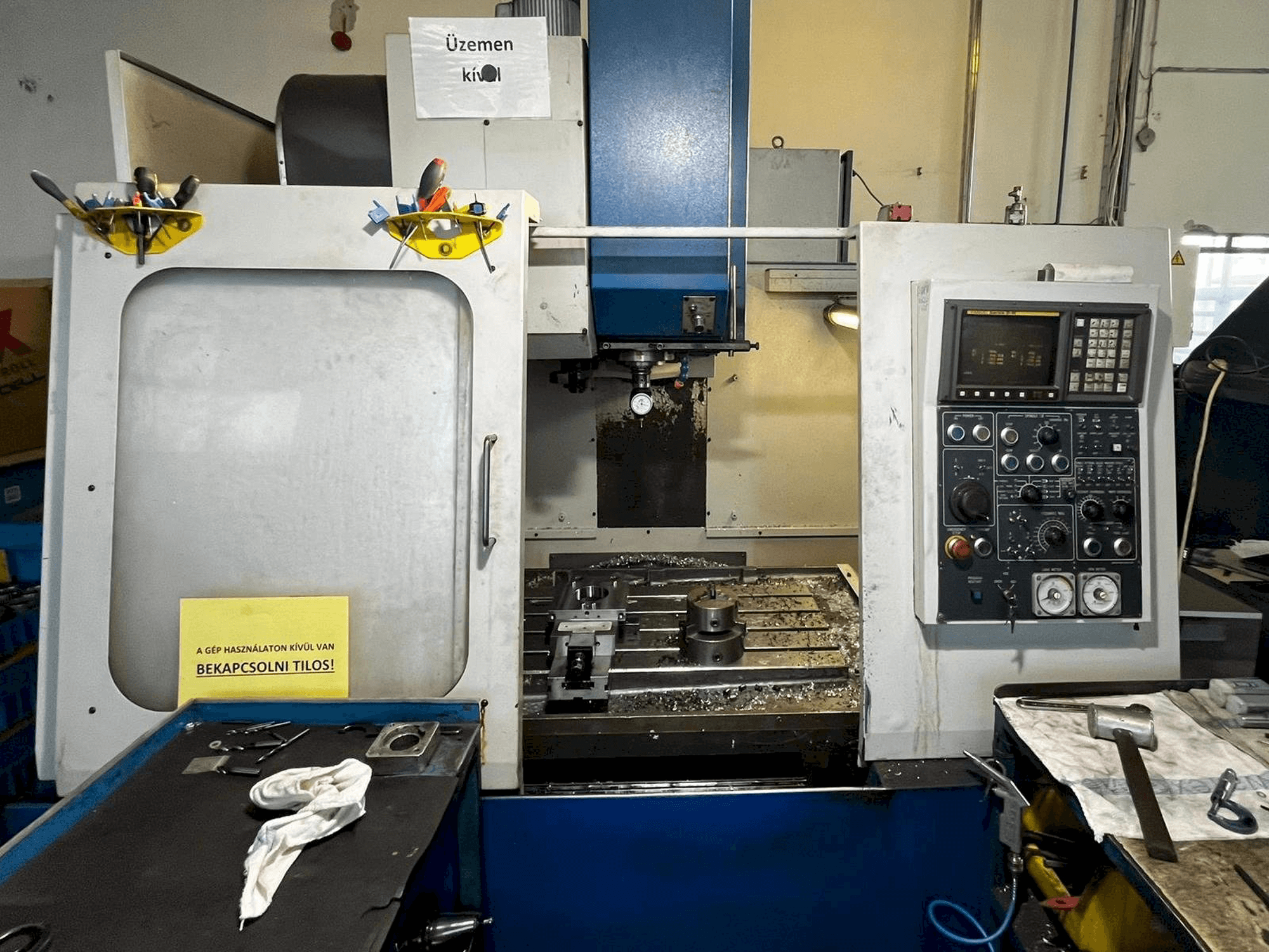 Prikaz stroja Kia KV 35C sprijeda