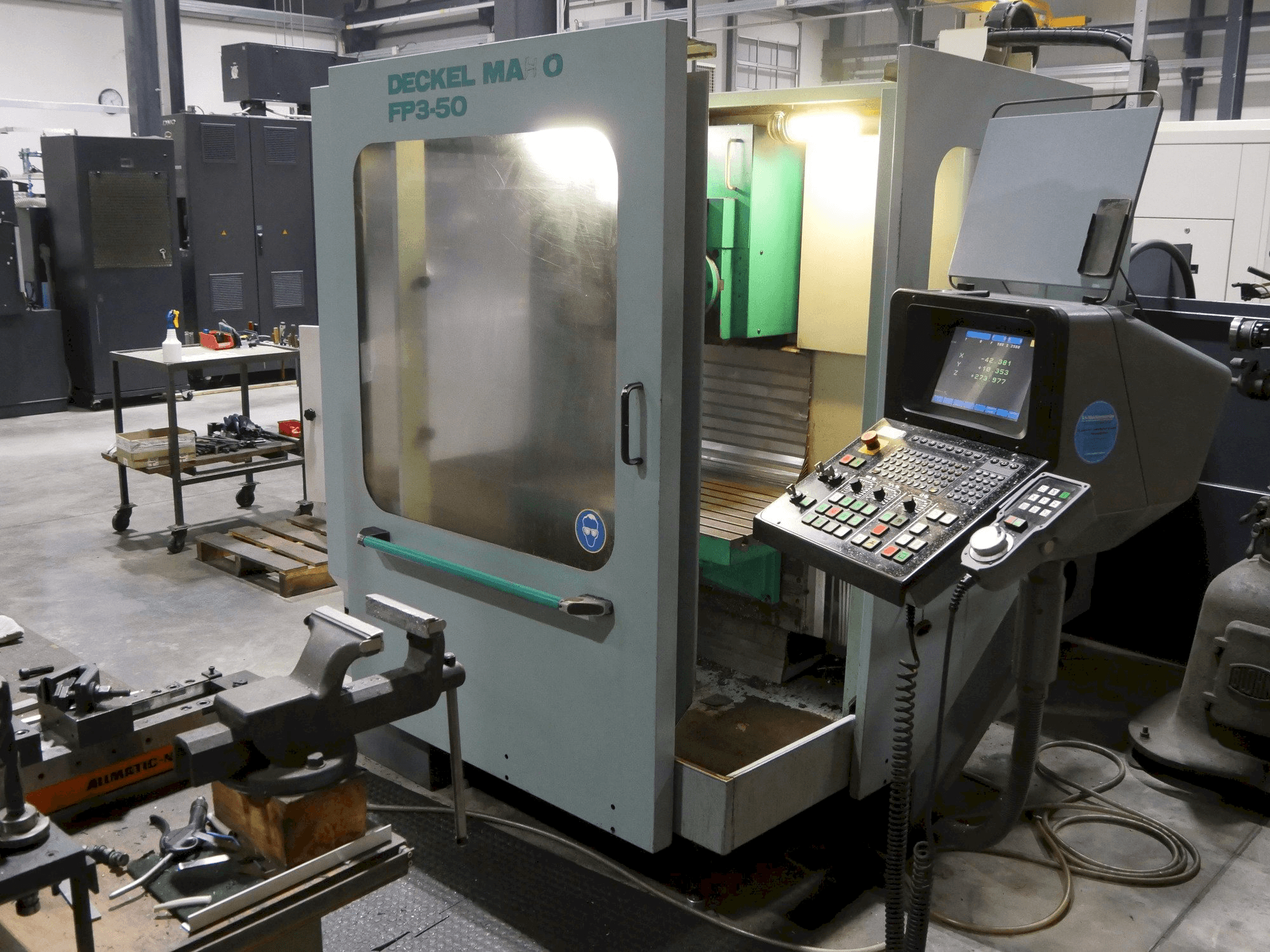 Prikaz stroja DECKEL Maho FP3-50 sprijeda