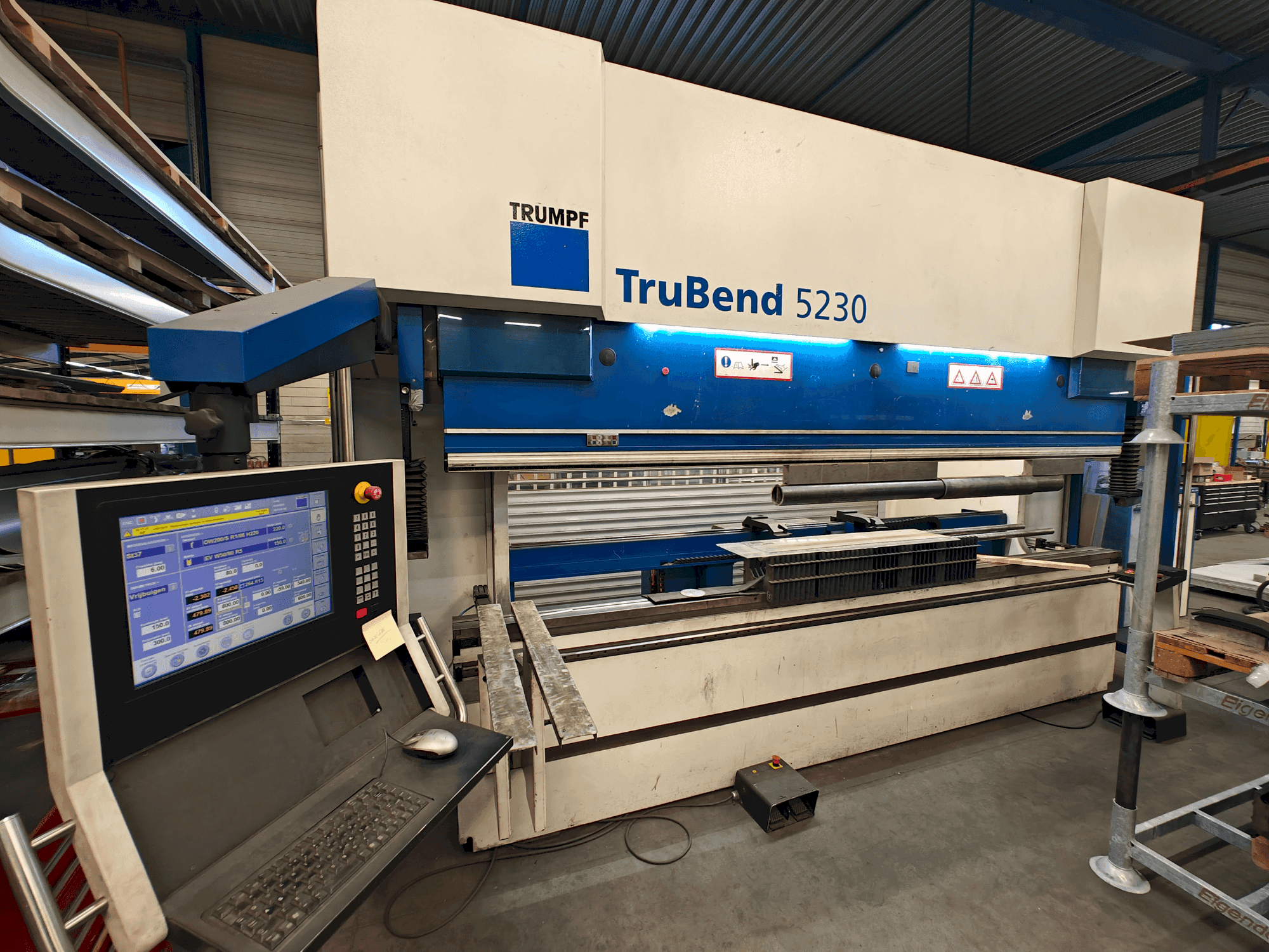 Prikaz stroja TRUMPF TruBend 5230 sprijeda