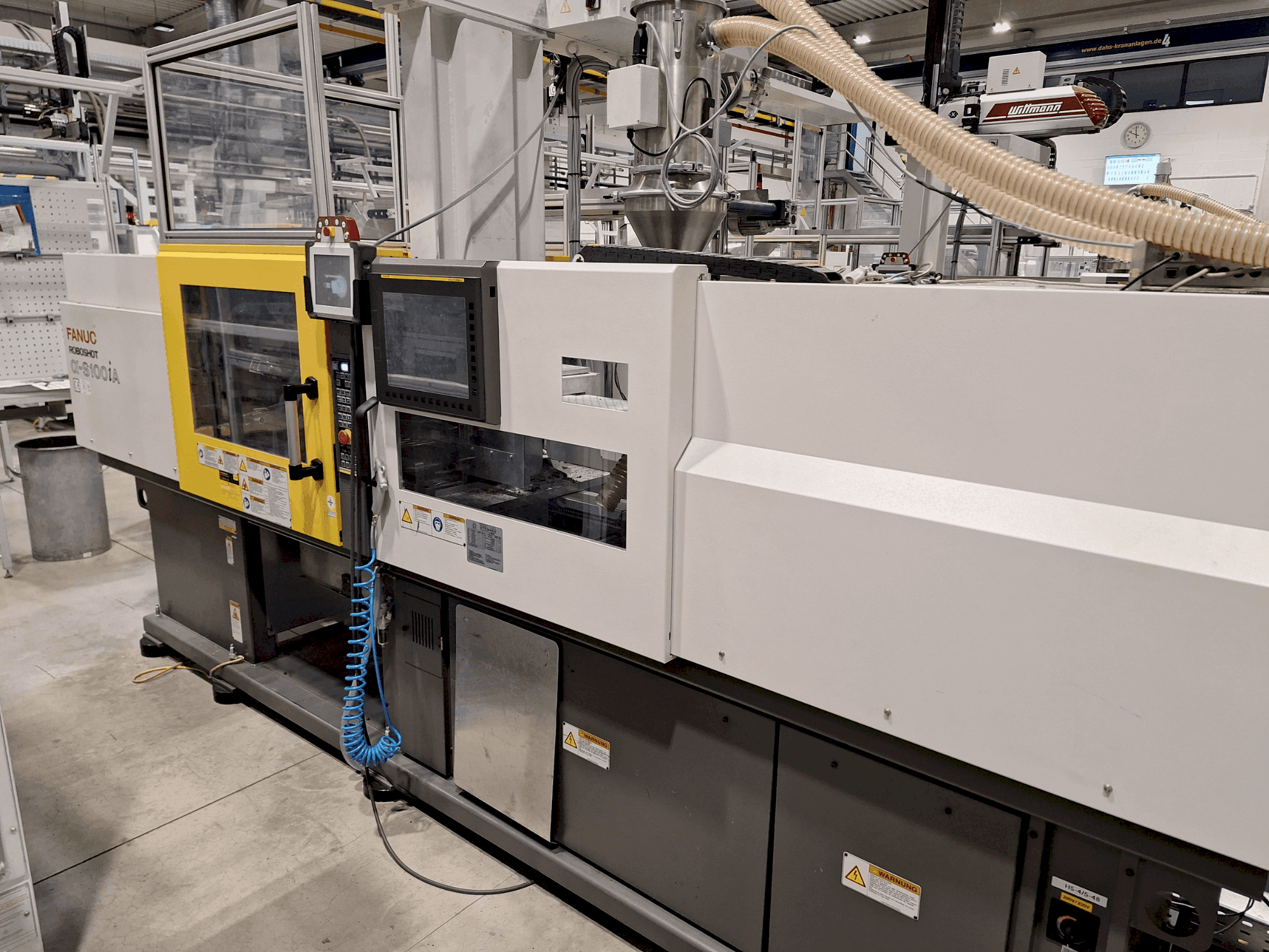 Prikaz stroja FANUC ROBOSHOT S 100 iA sprijeda