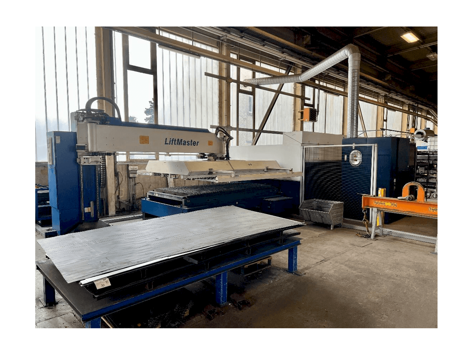 Prikaz stroja TRUMPF TruLaser 3030 Fiber sprijeda