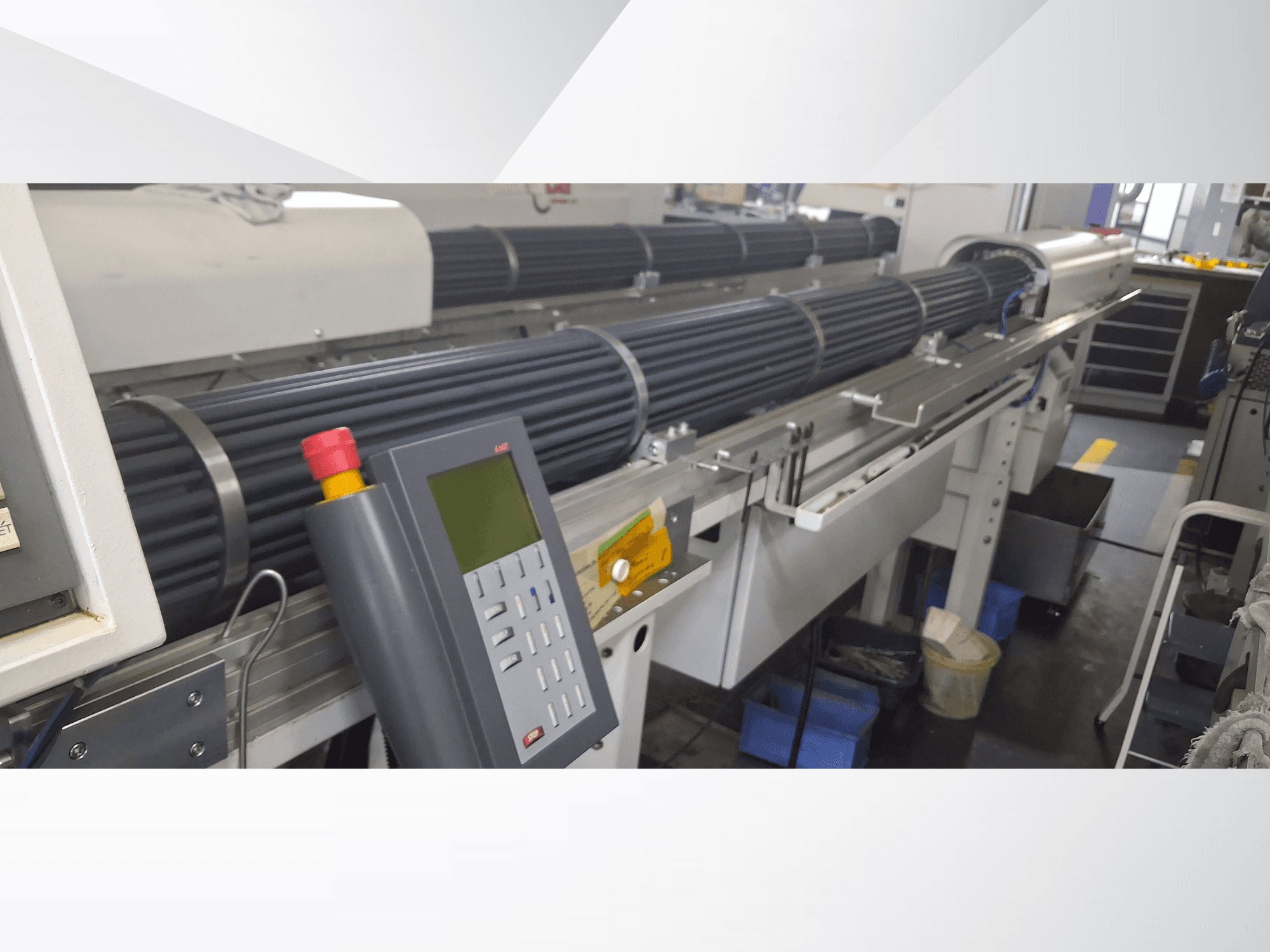 Švicarski tokarski stroj TORNOS DECO 10a u prednjem pogledu, s upravljačkom pločom i rotirajućim bubnjevima za preciznu obradu.