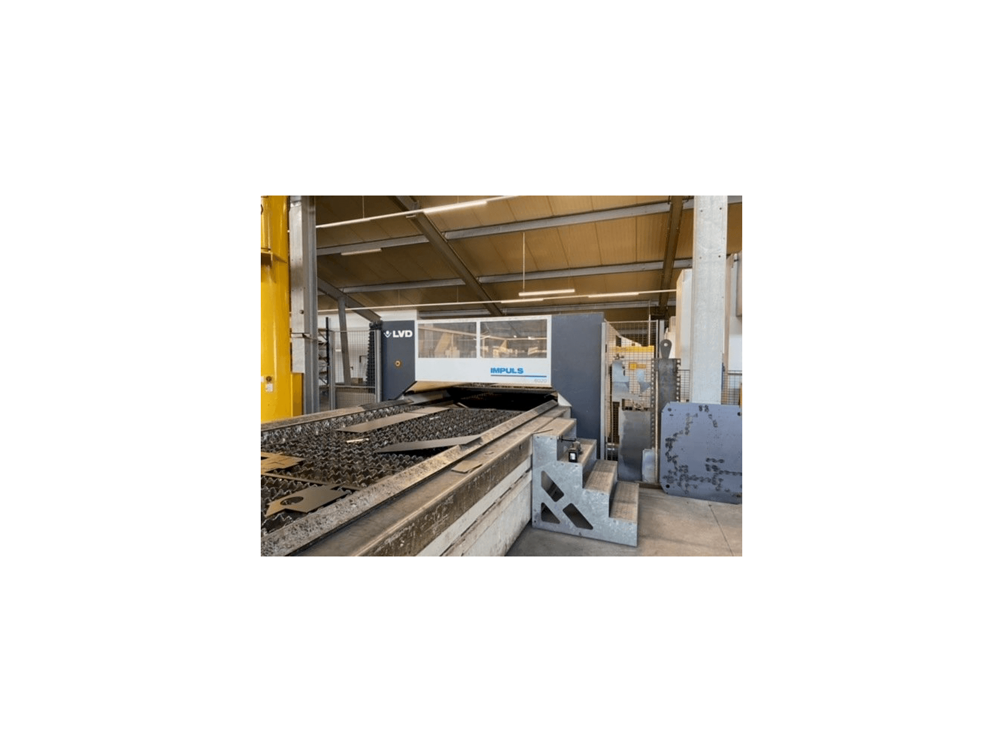 Prikaz stroja LVD Impuls 6020 sprijeda