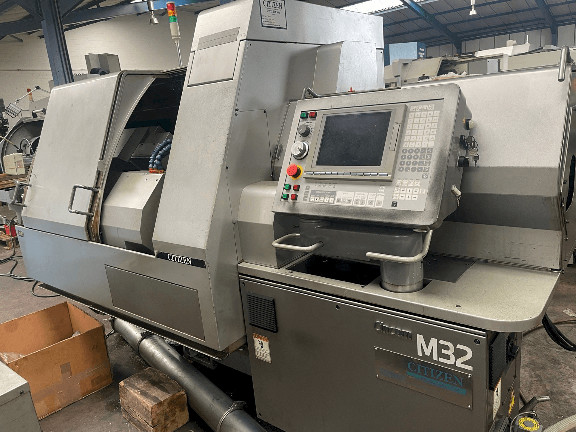 Prikaz stroja Citizen M-32V sprijeda
