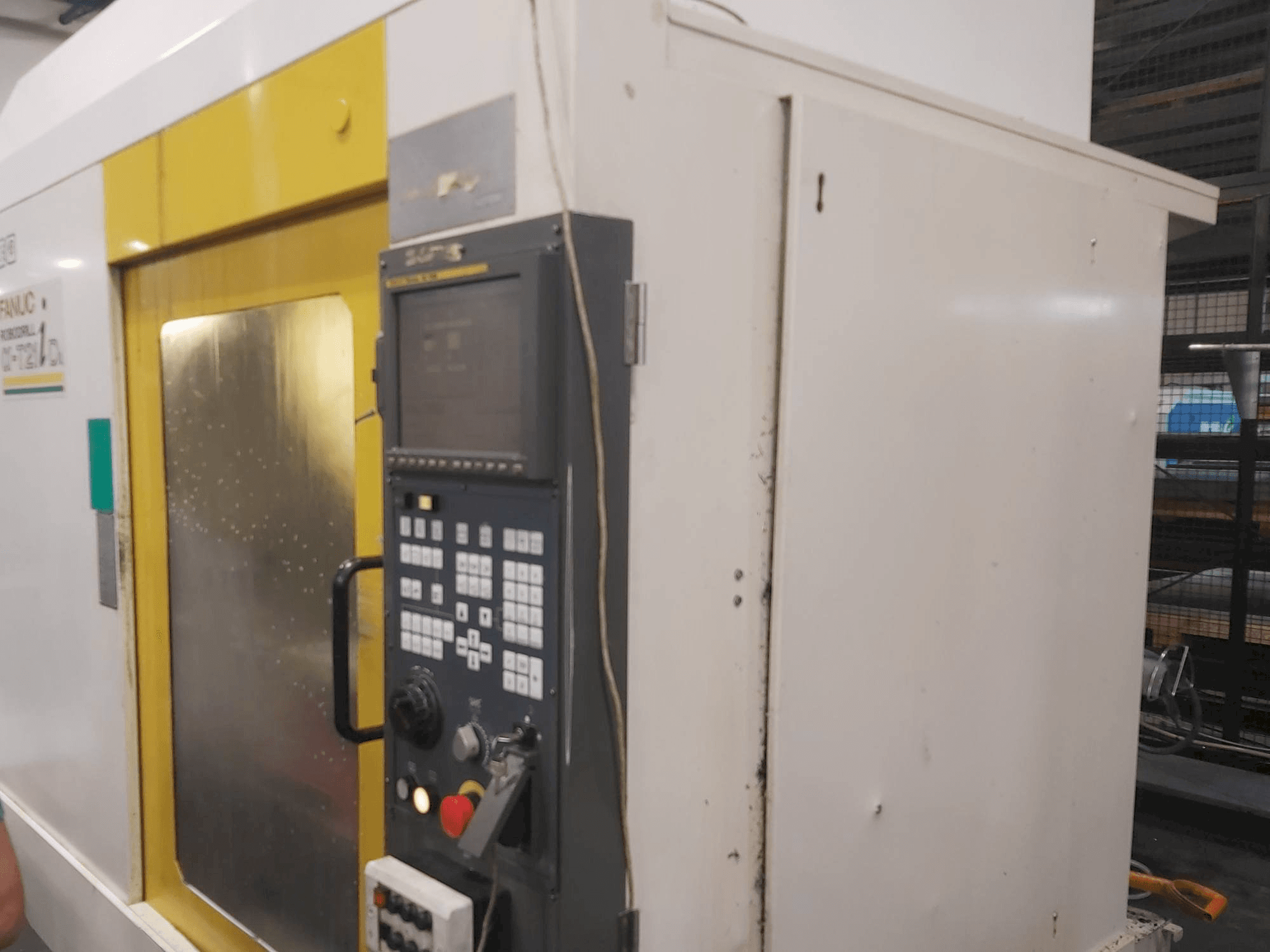 Prikaz stroja FANUC Robodrill Alpha T21D sprijeda