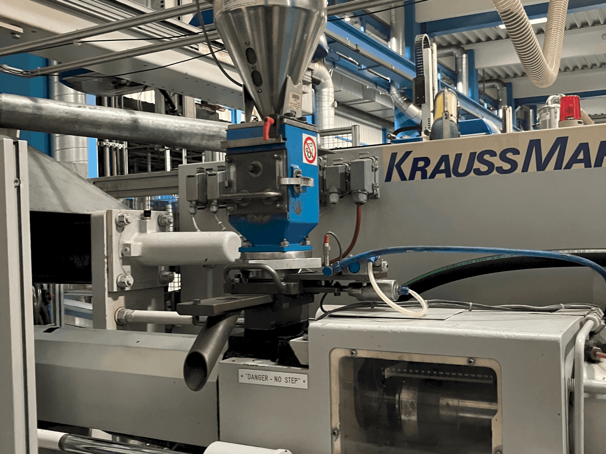 Prikaz stroja Krauss Maffei 125-520 C1 sprijeda