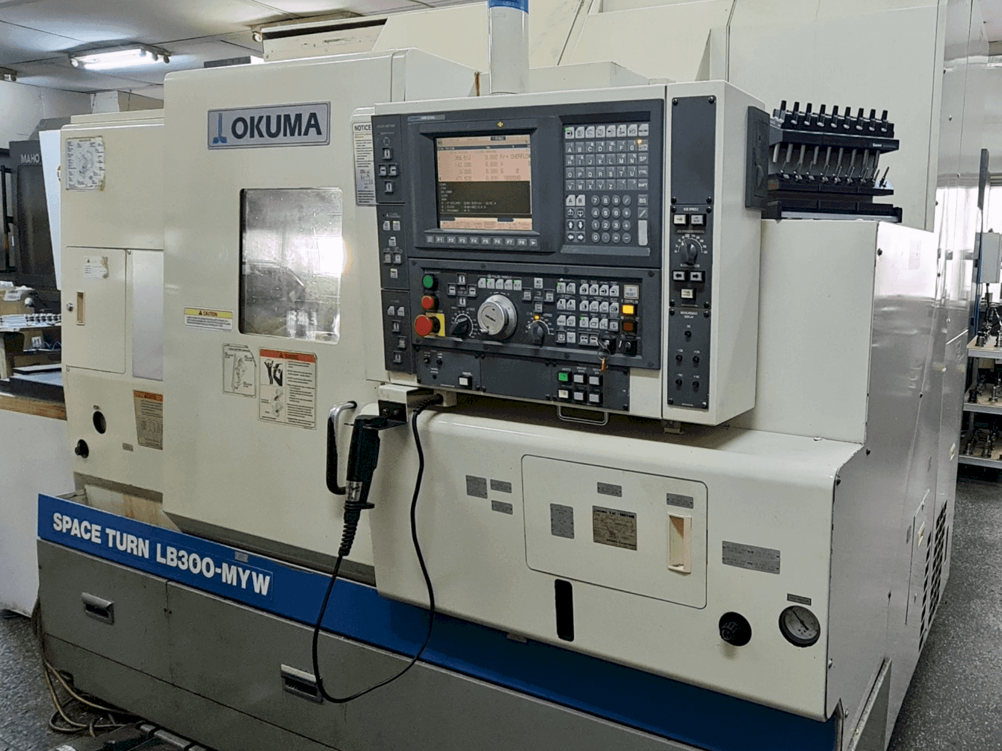 Prikaz stroja Okuma Space Turn LB 300 MYW sprijeda